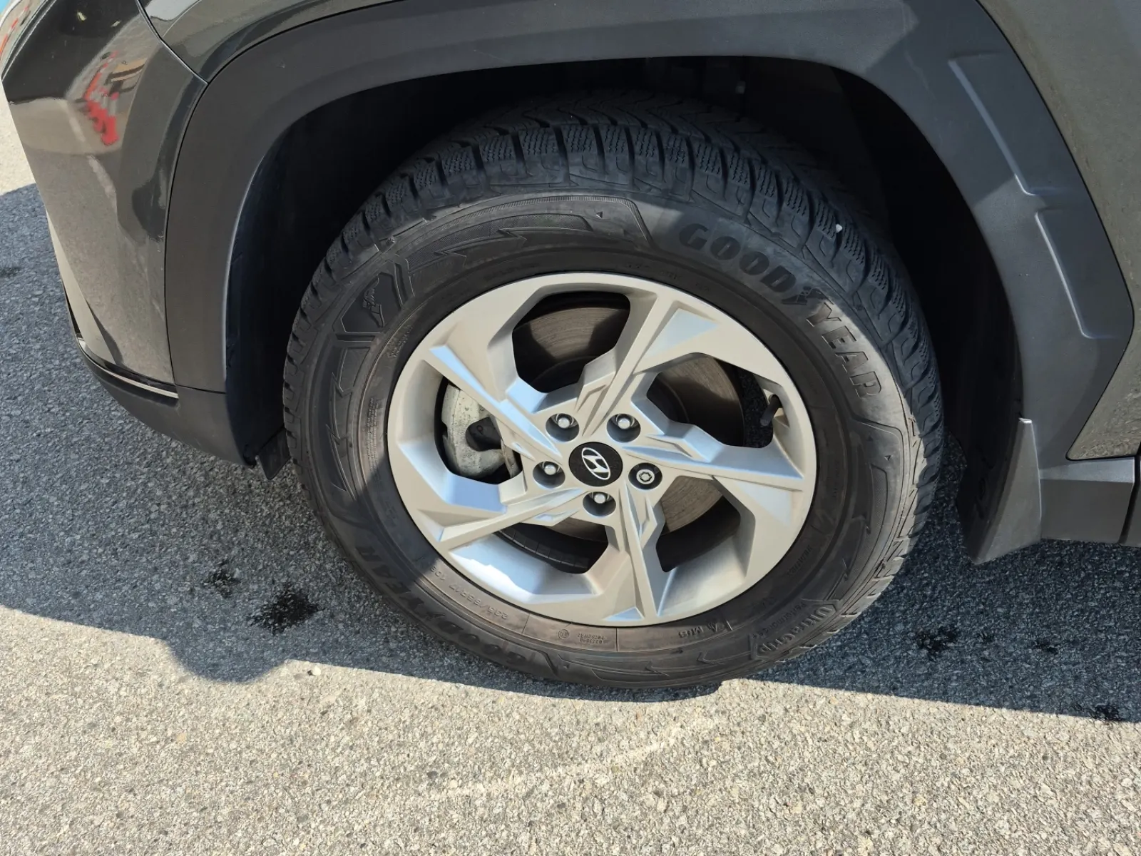 Front driver wheel/tire photo