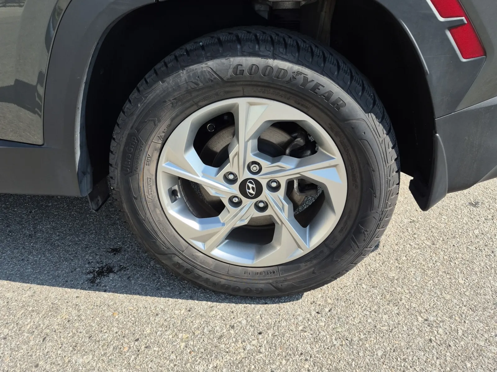 Left Rear Wheel/Tire Photo
