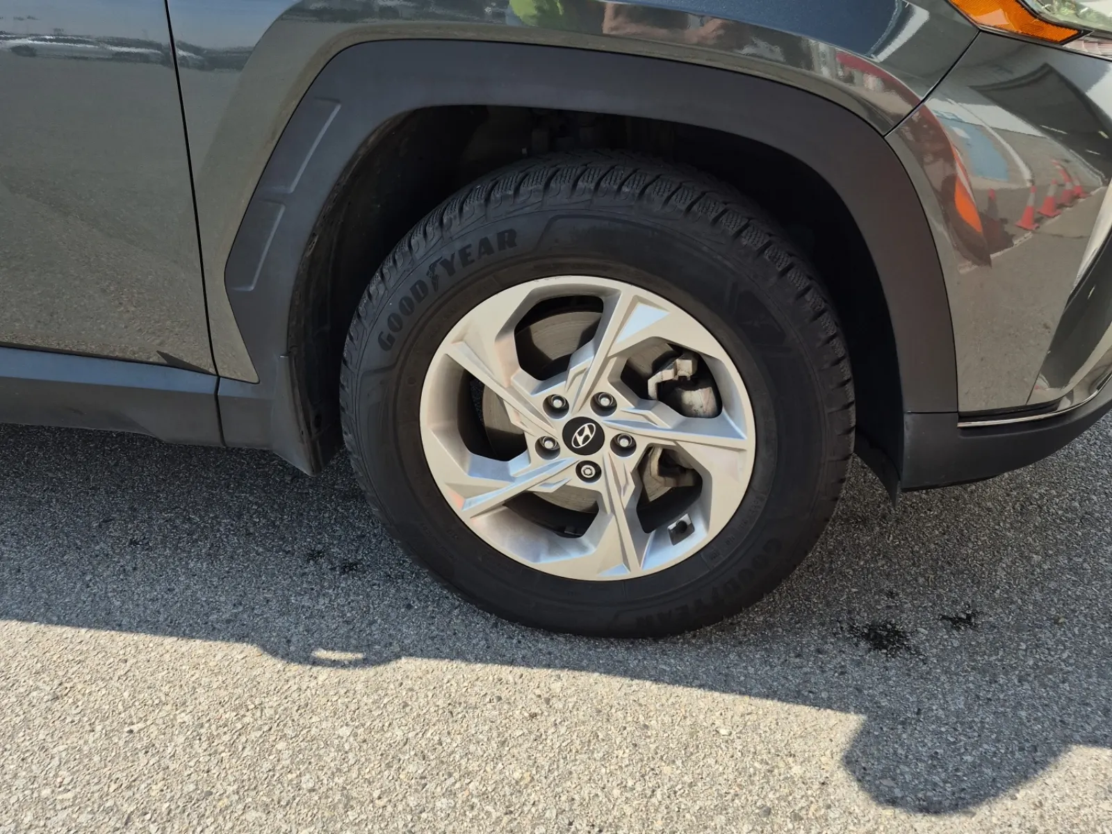 Right Front Wheel/Tire Photo