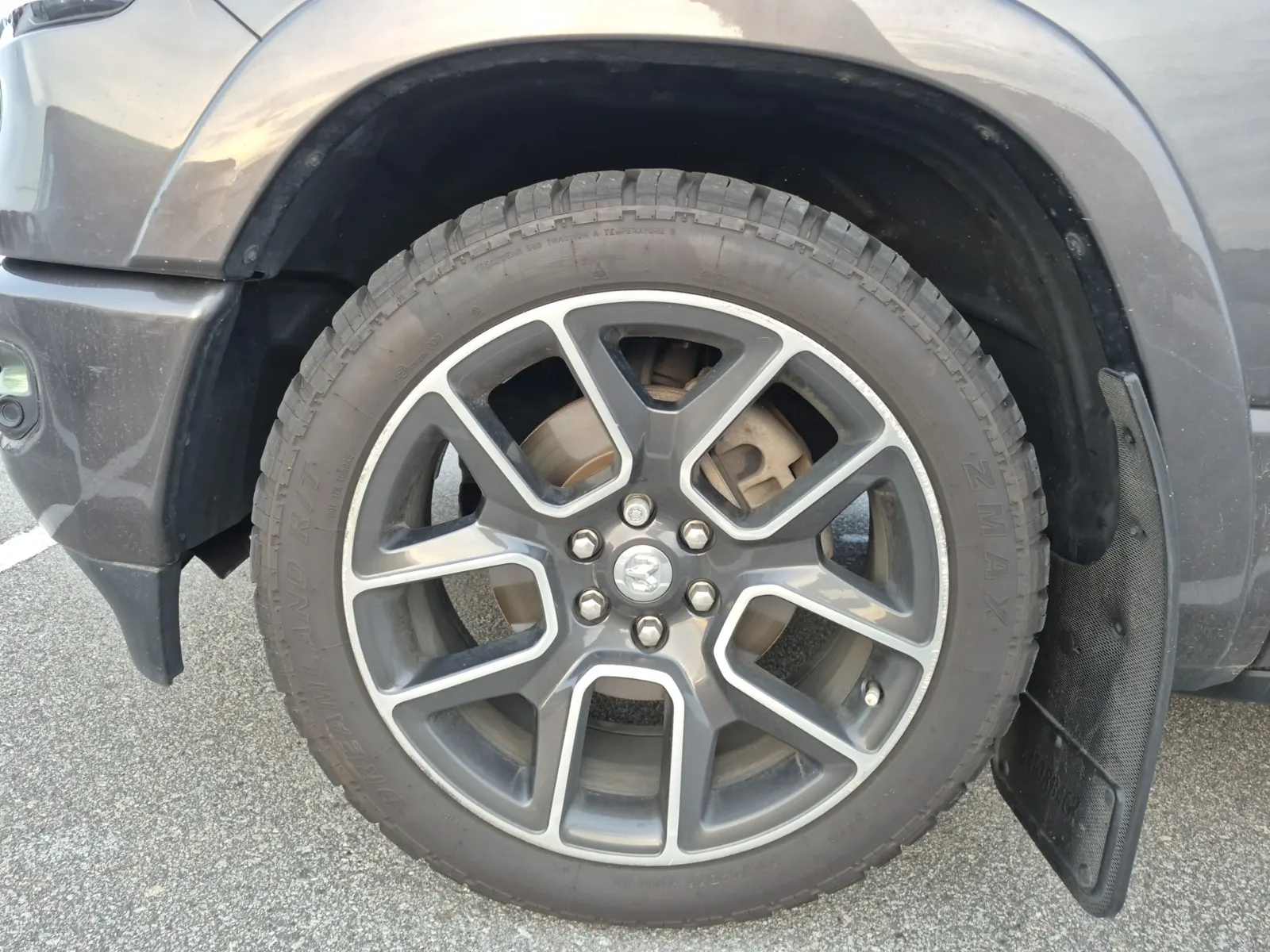 Front driver wheel/tire photo