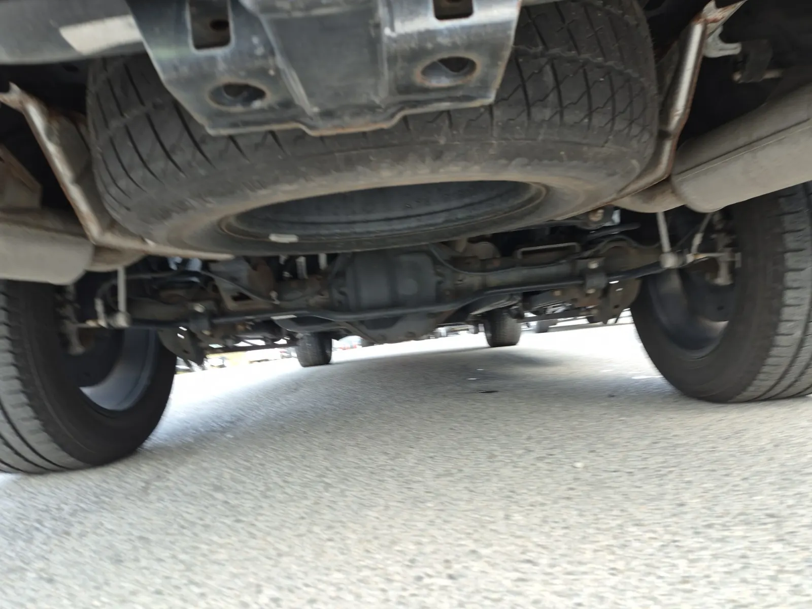 Undercarriage - Rear Photo