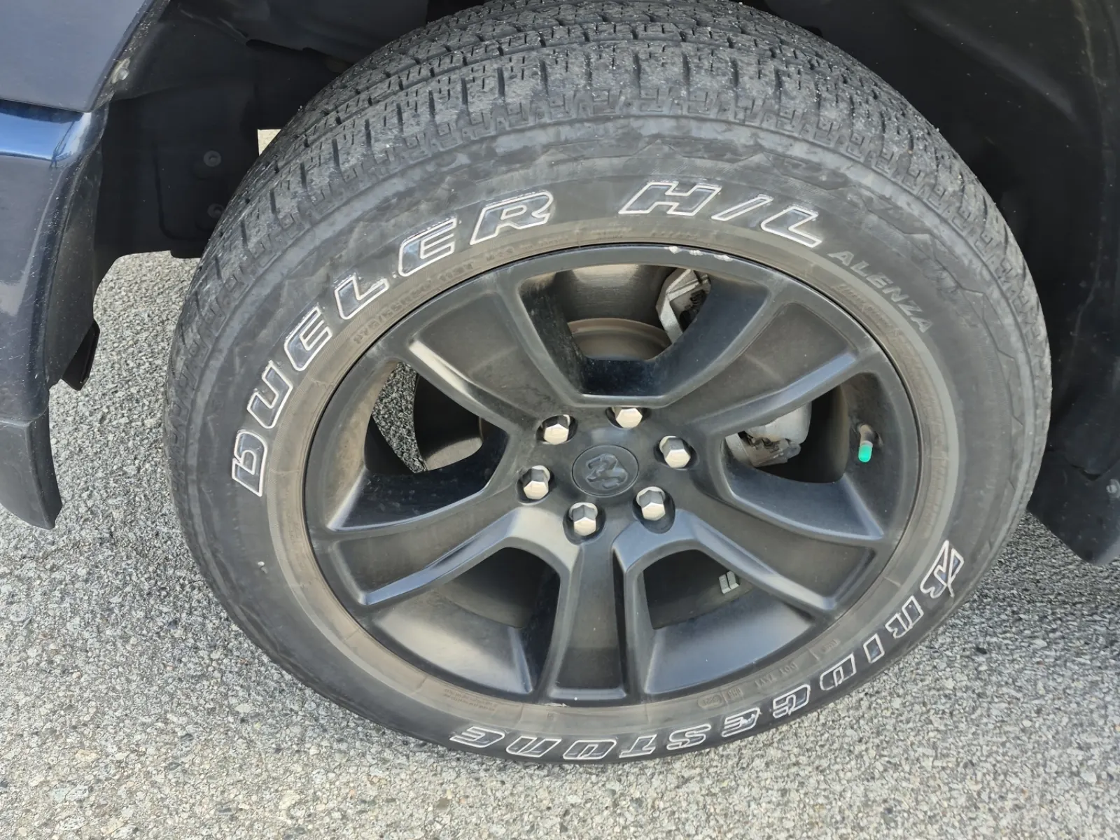 Front driver wheel/tire photo