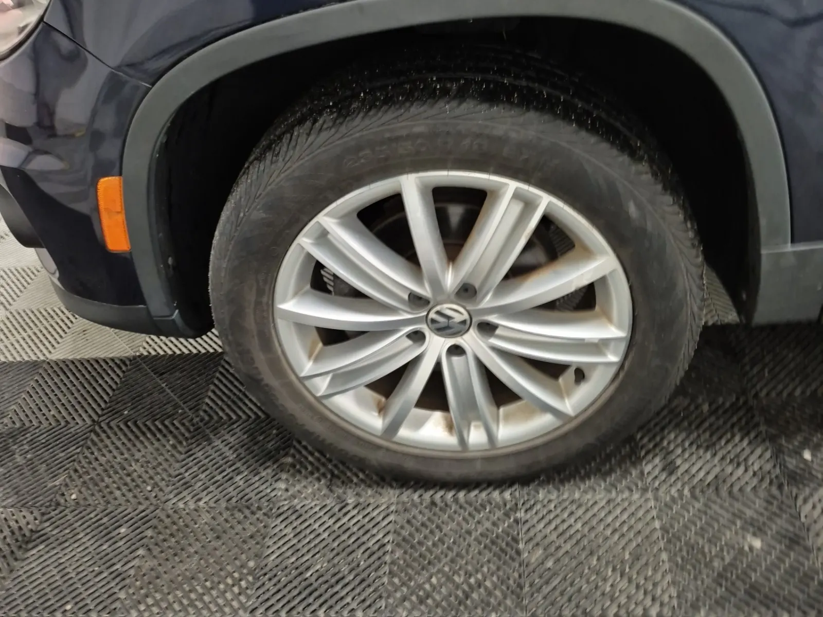 Front driver wheel/tire photo
