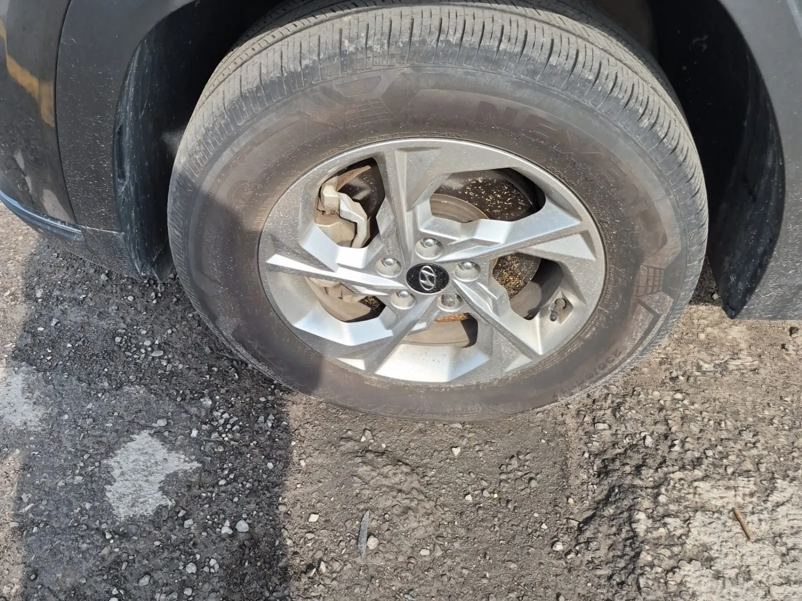 Front driver wheel/tire photo