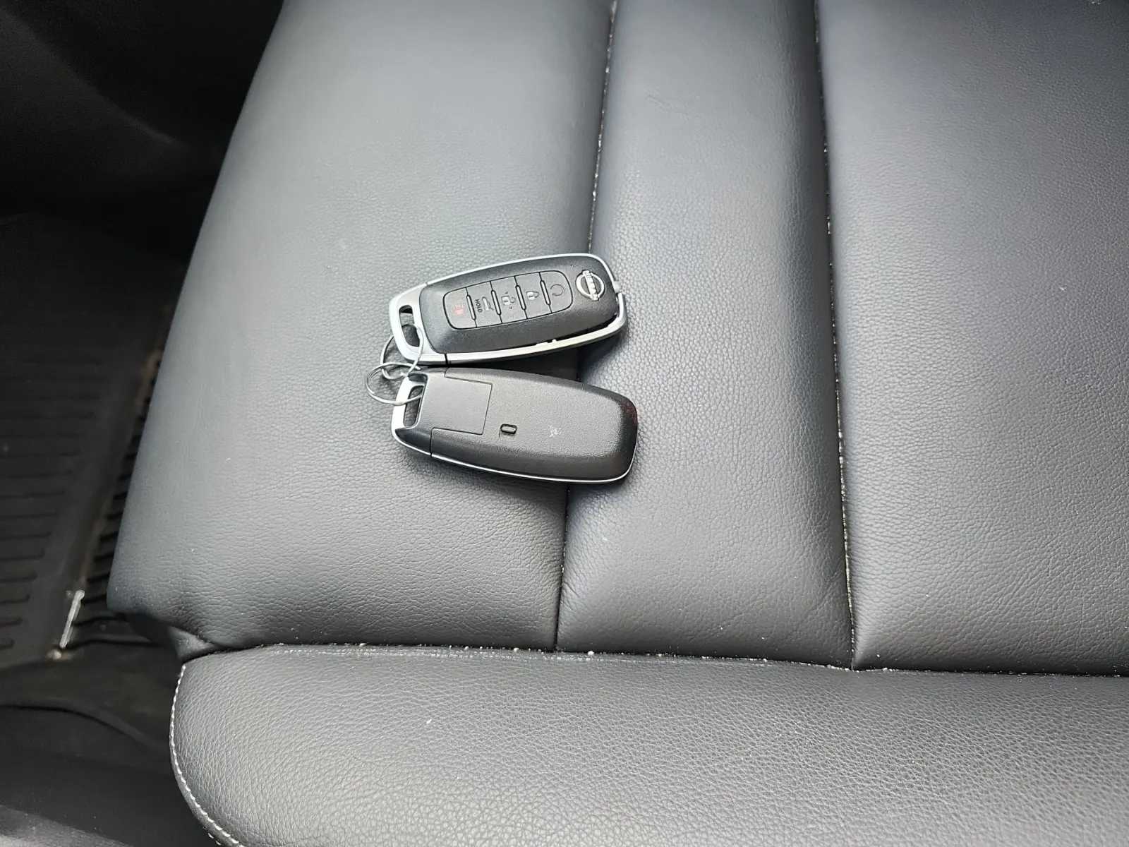 Keys/Fobs/Manual Photo