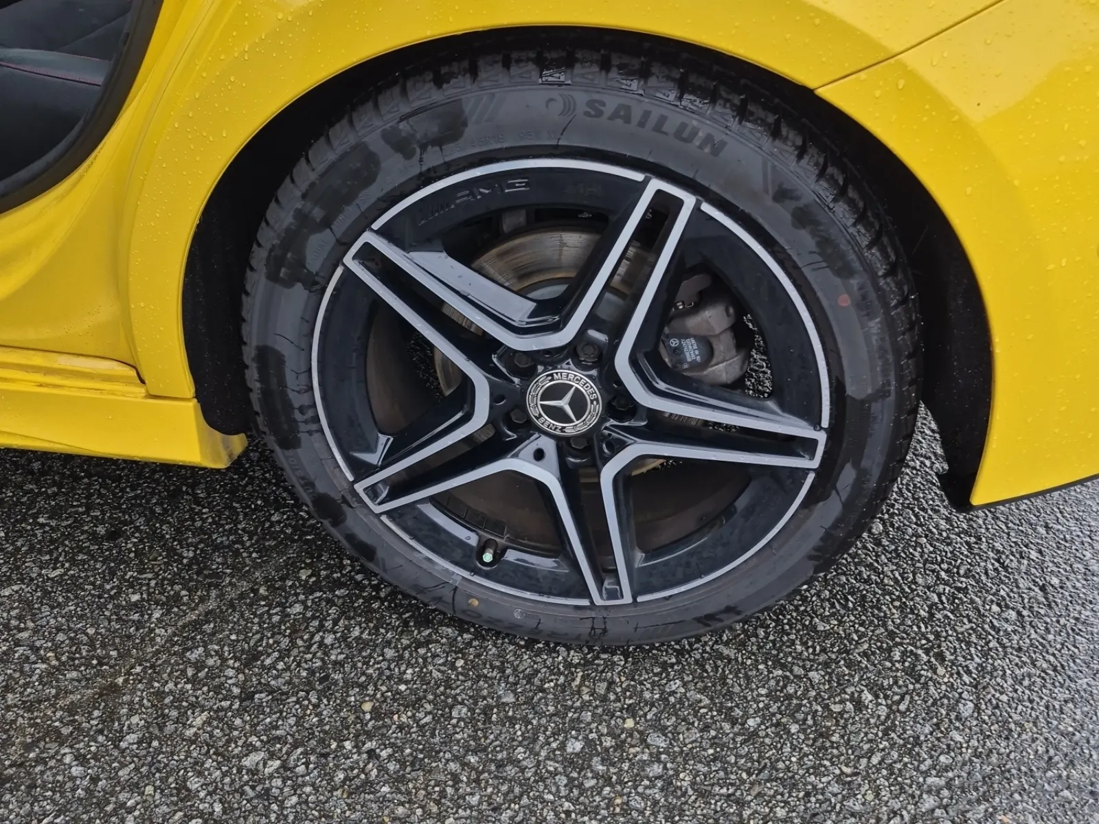 Left Rear Wheel/Tire Photo
