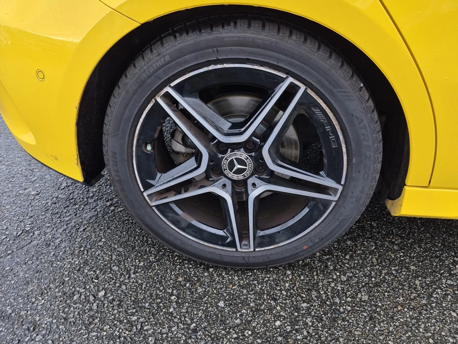 Right Rear Wheel/Tire Photo