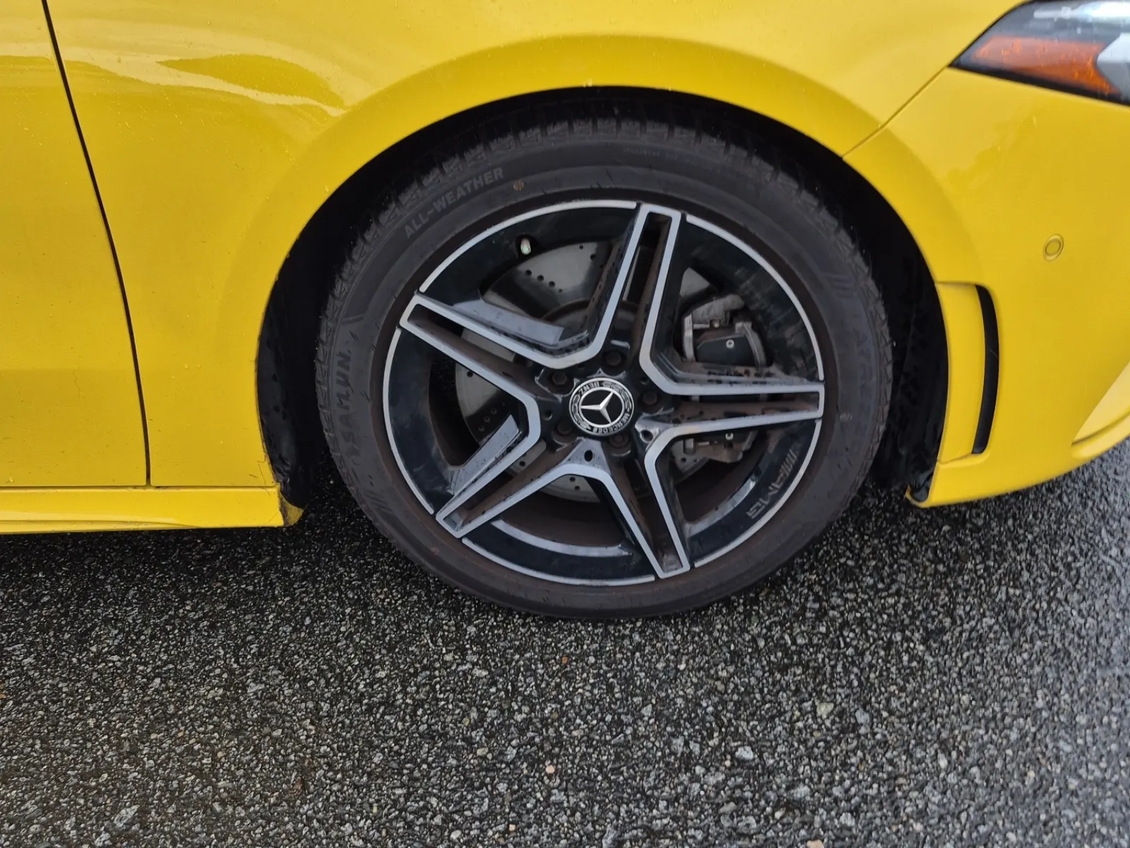 Right Front Wheel/Tire Photo
