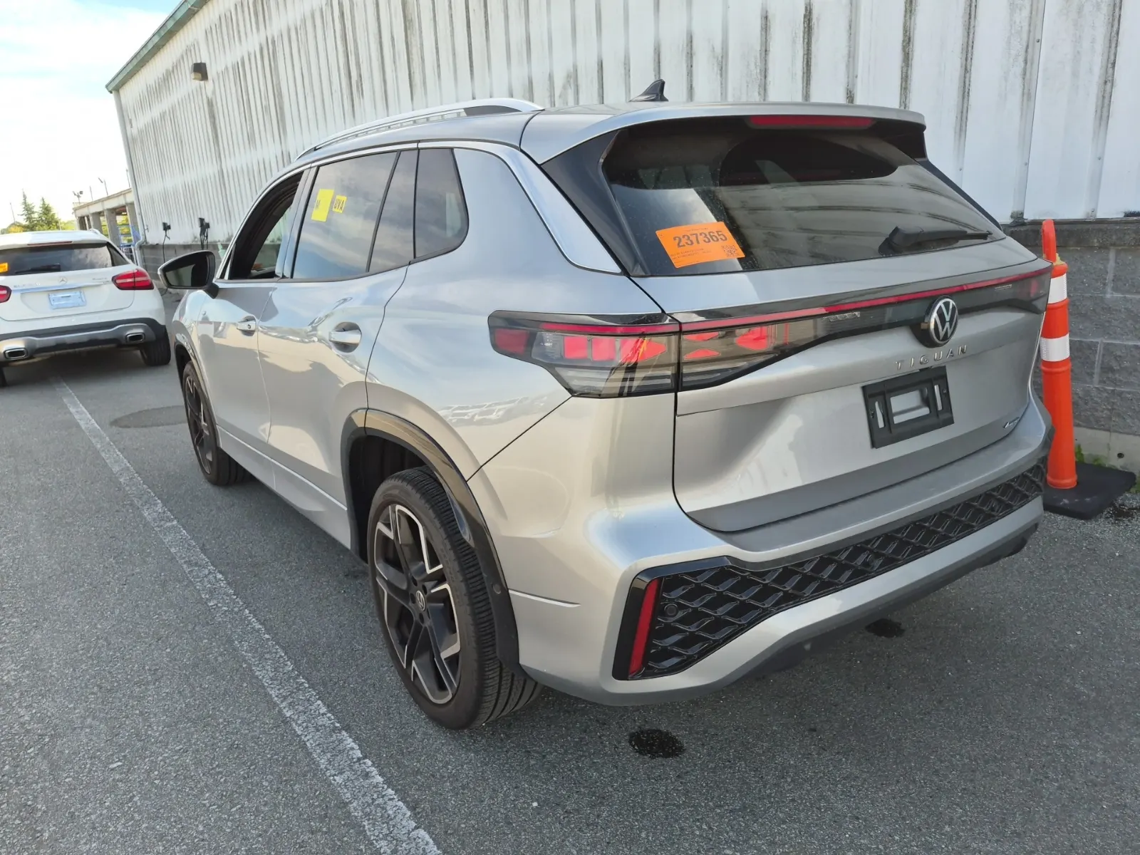 Driver Rear 3/4 Photo
