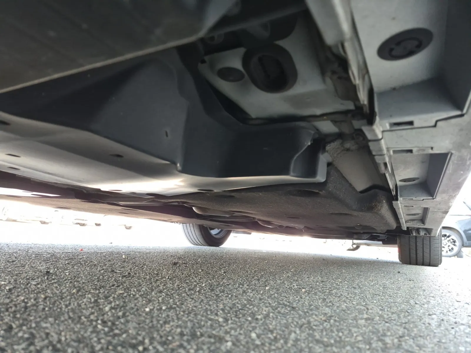 Undercarriage - Passenger Photo
