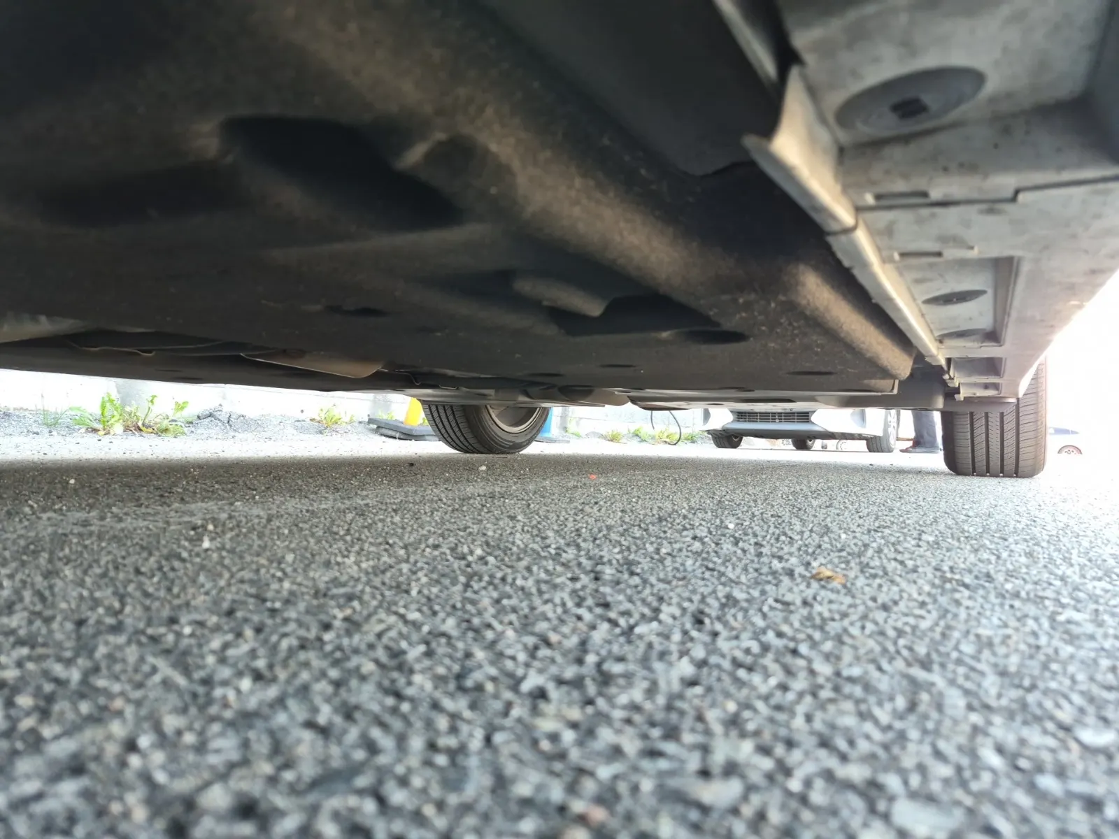Undercarriage - Driver Photo