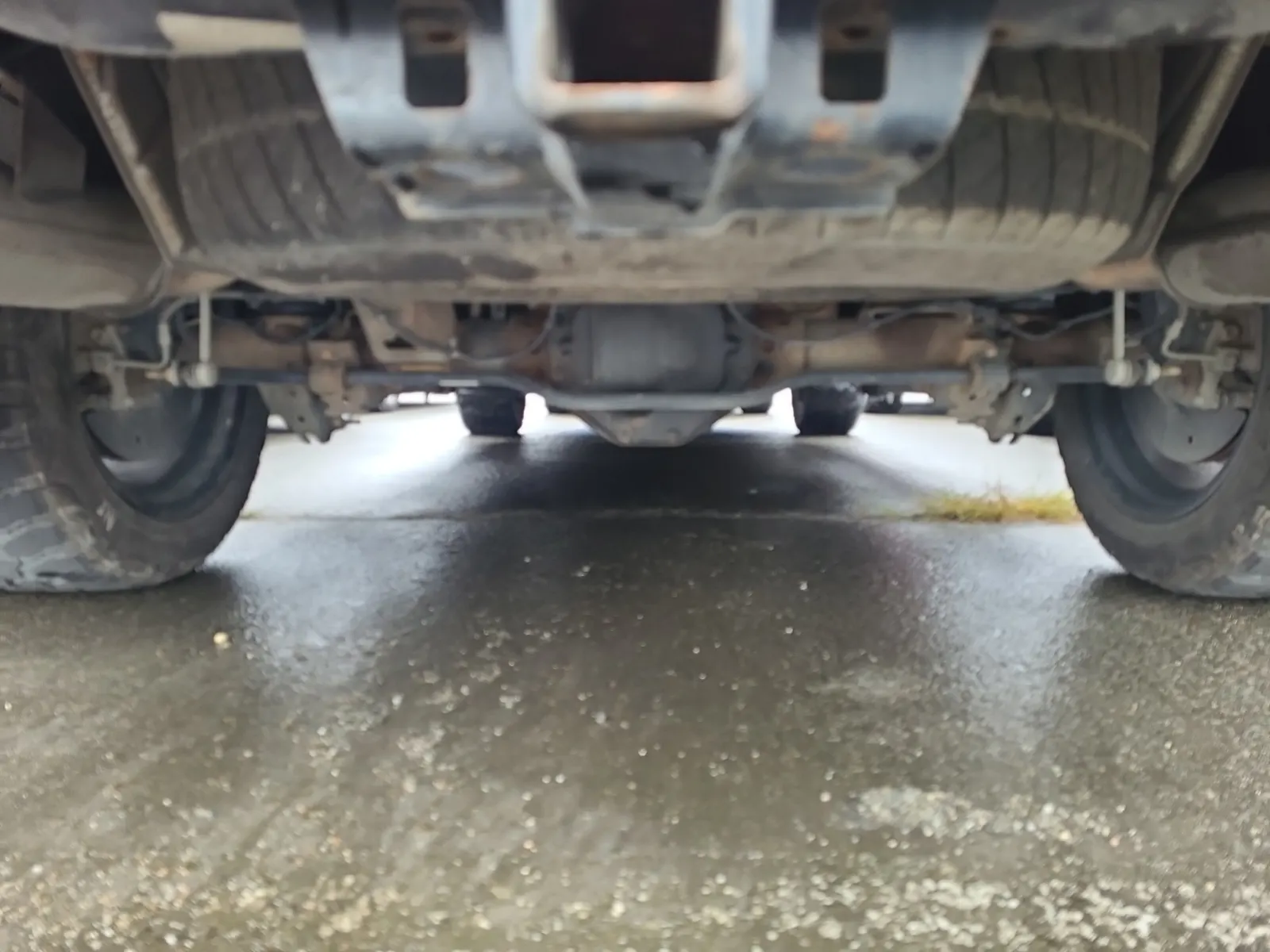Undercarriage - Rear Photo