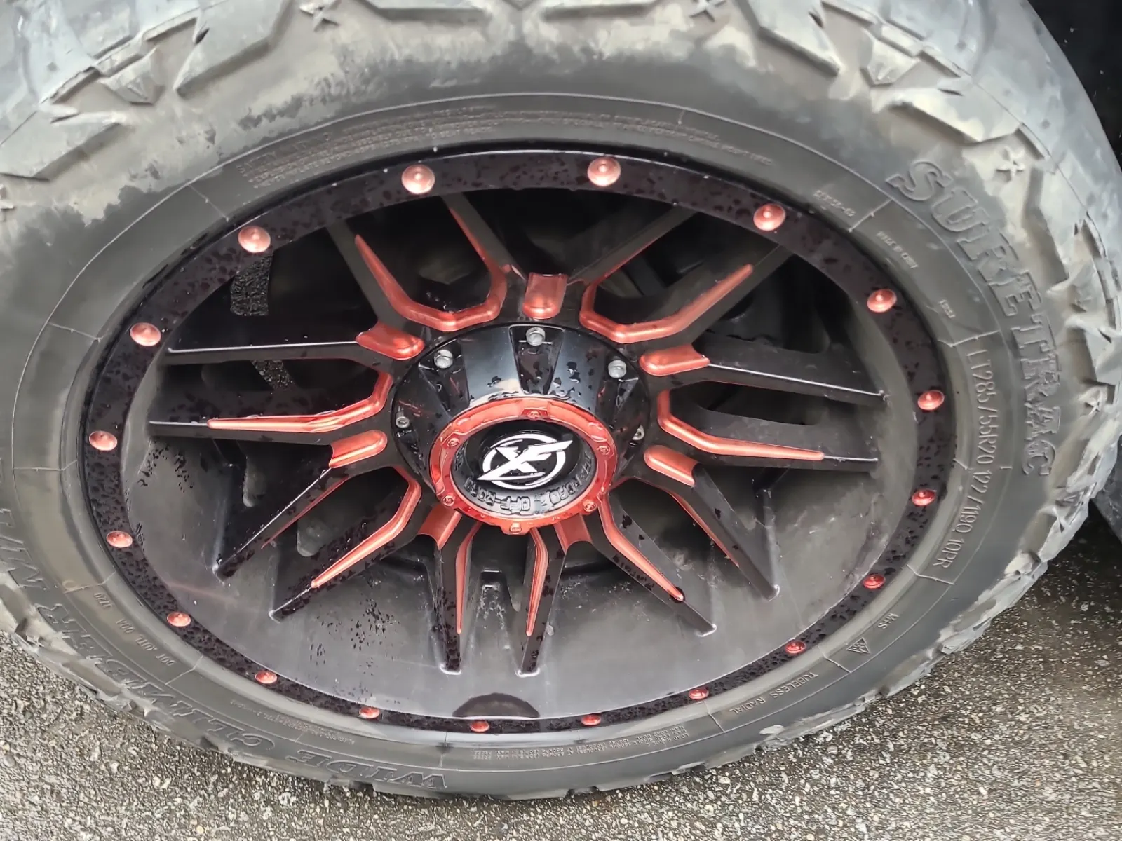 Front driver wheel/tire photo