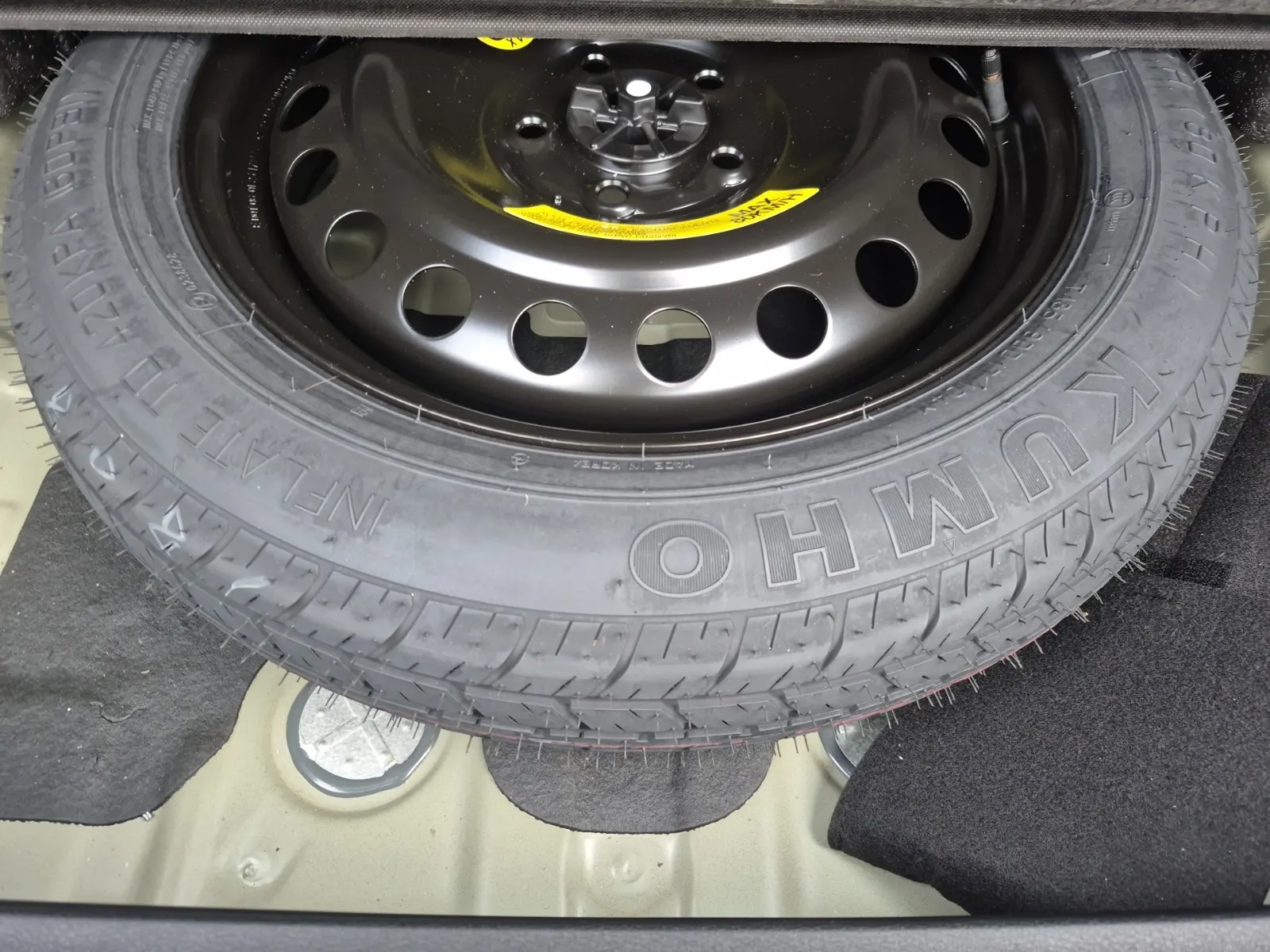Spare Tire & Wheel Photo