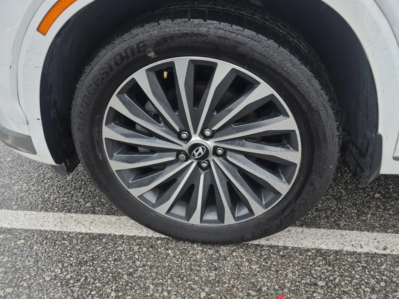 Front driver wheel/tire photo