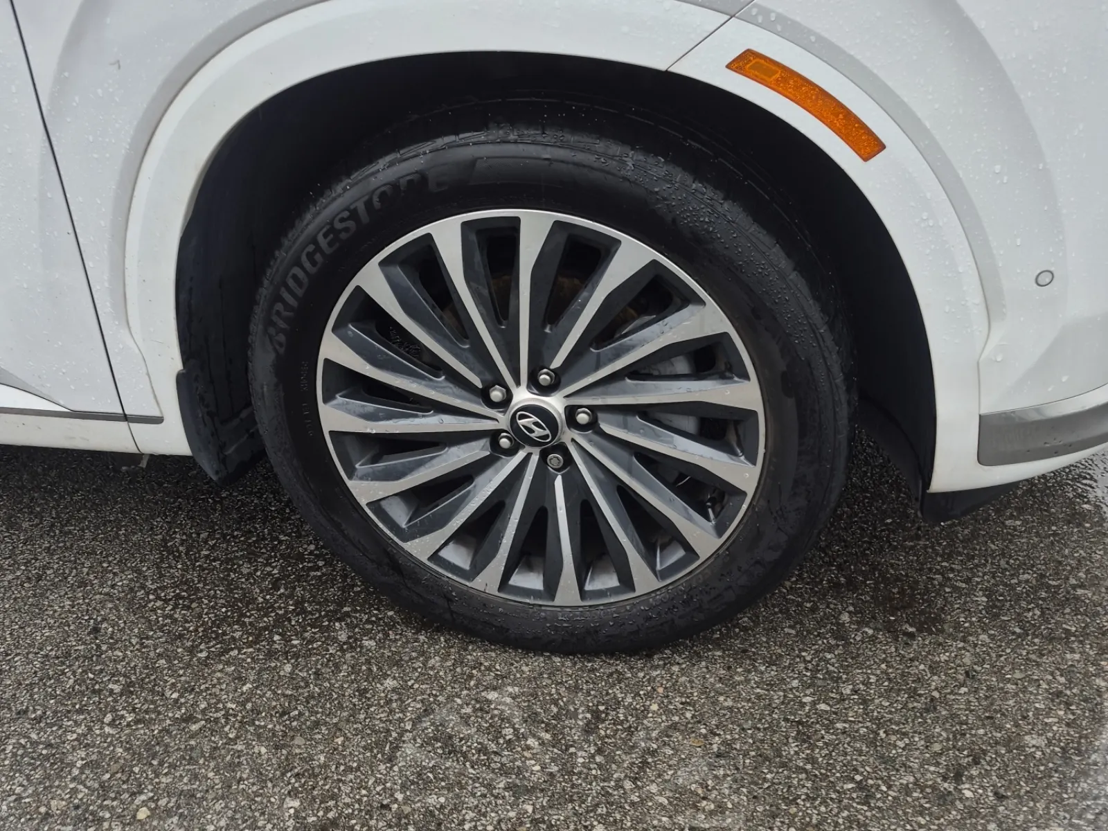 Right Front Wheel/Tire Photo