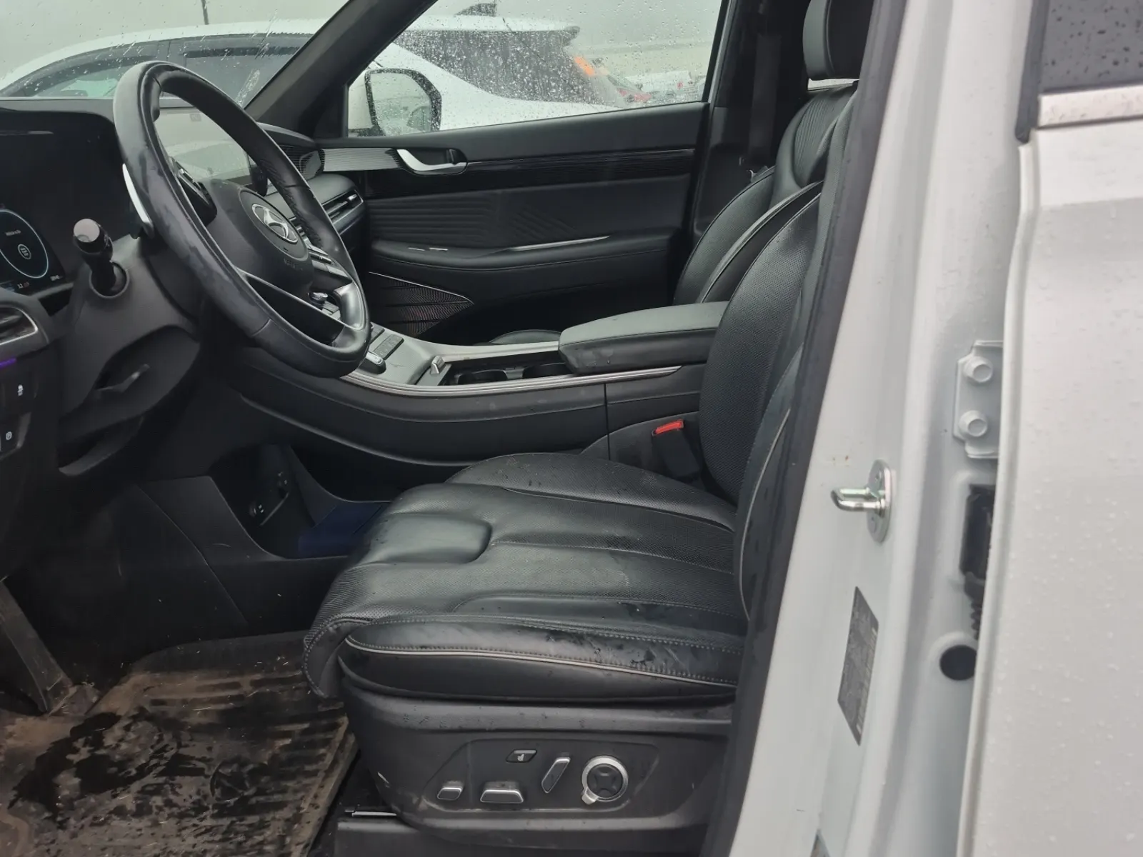 Front Interior Photo