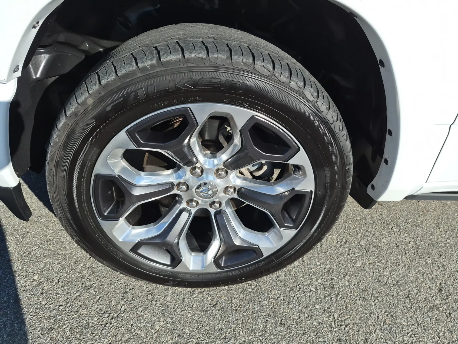 Front driver wheel/tire photo