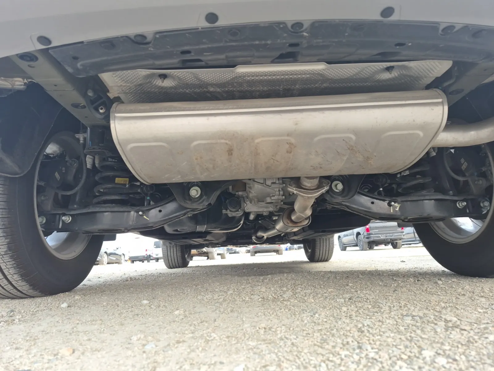 Undercarriage - Rear Photo