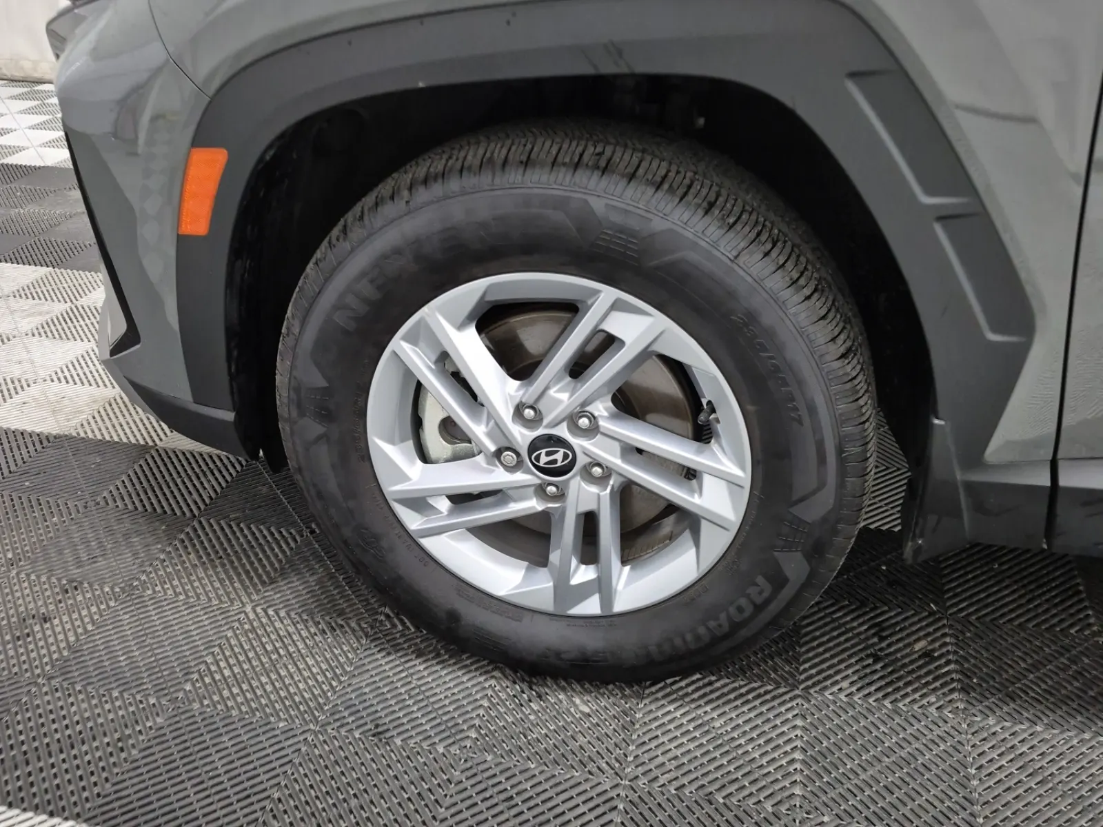 Front driver wheel/tire photo