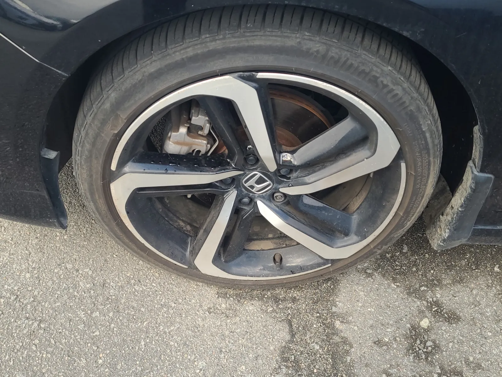 Front driver wheel/tire photo