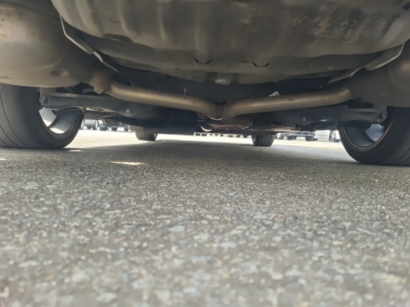 Undercarriage - Rear Photo