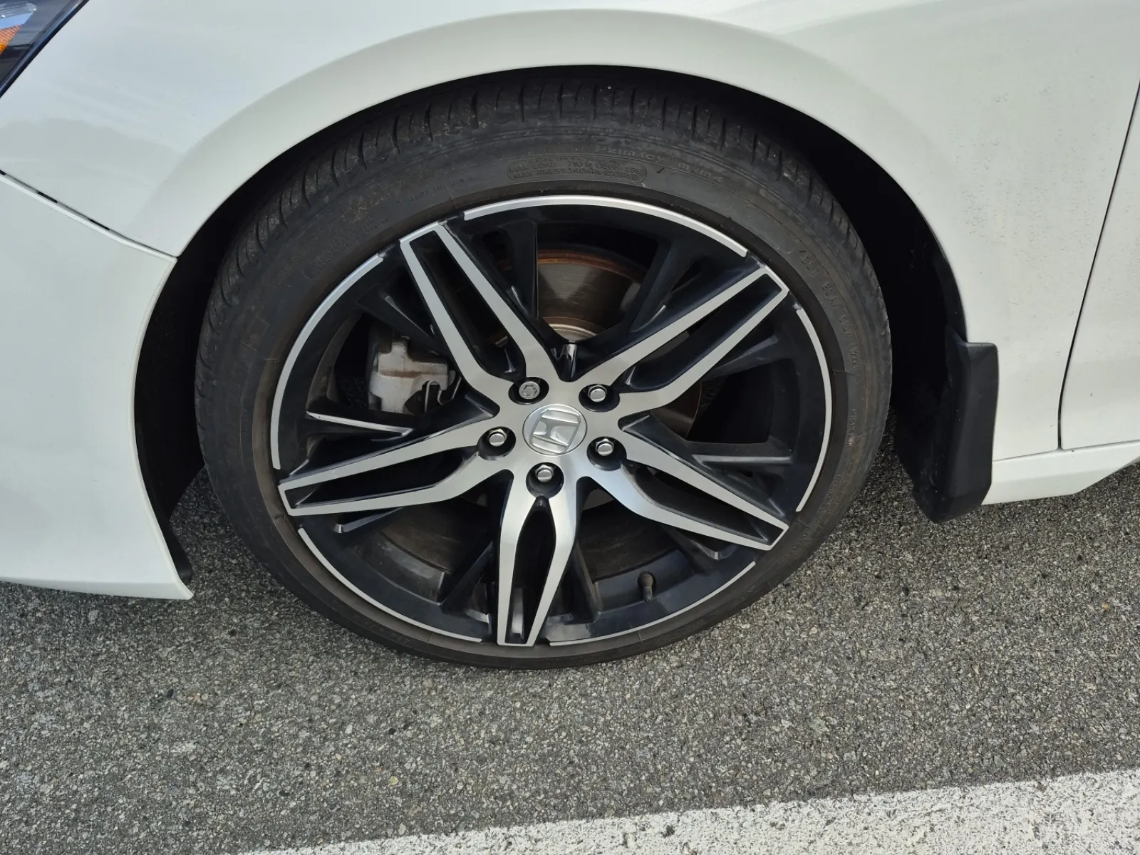 Front driver wheel/tire photo
