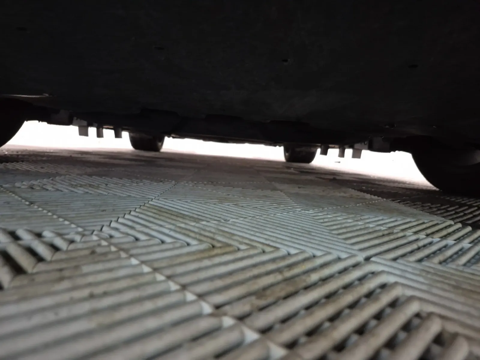 Undercarriage - Front Photo