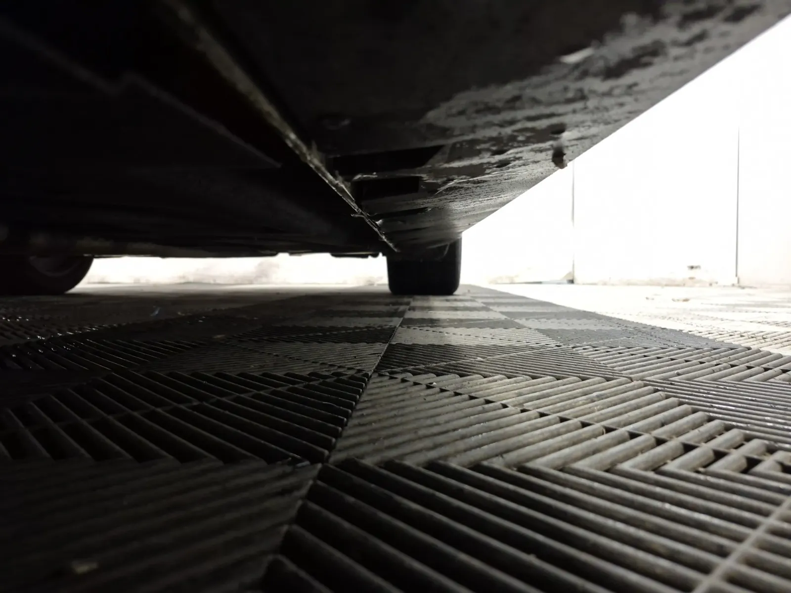 Undercarriage - Driver Photo
