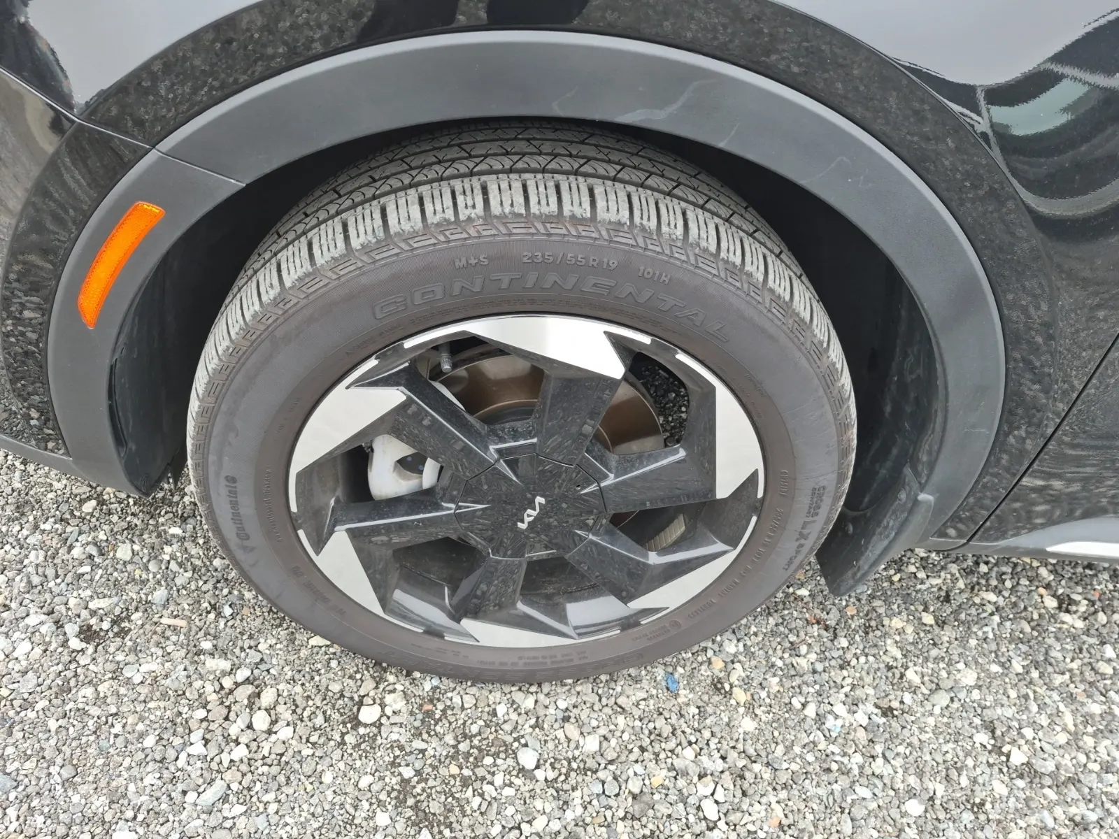 Front driver wheel/tire photo