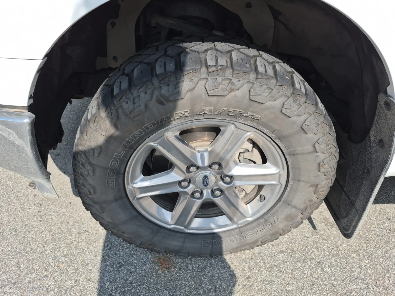 Front driver wheel/tire photo