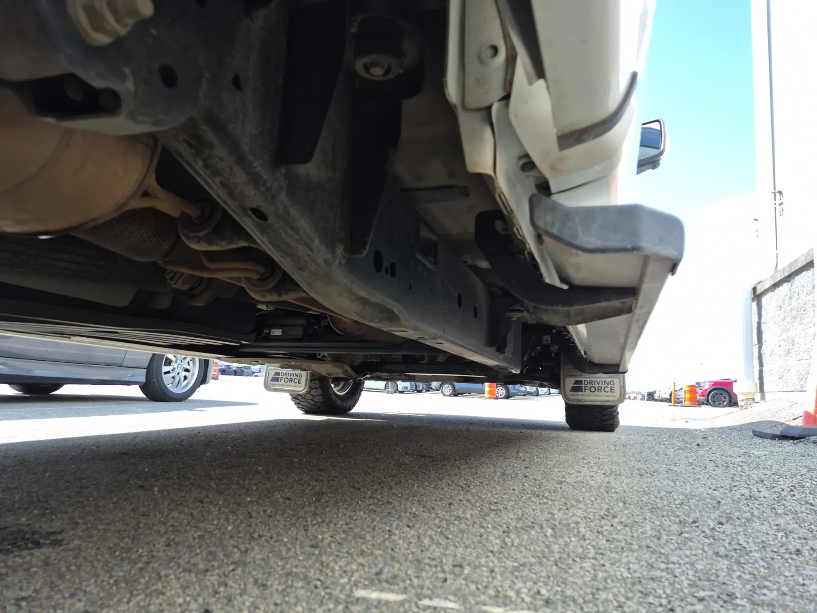 Undercarriage - Passenger Photo