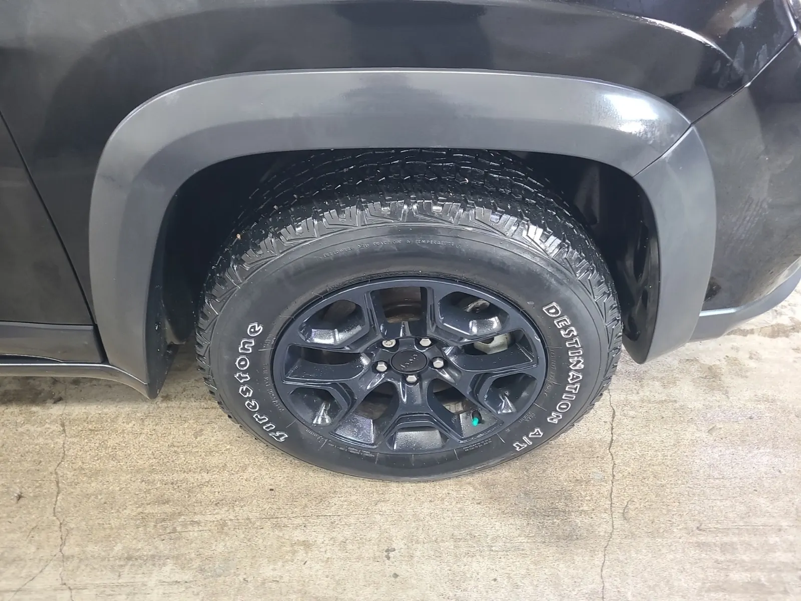 Right Front Wheel/Tire Photo
