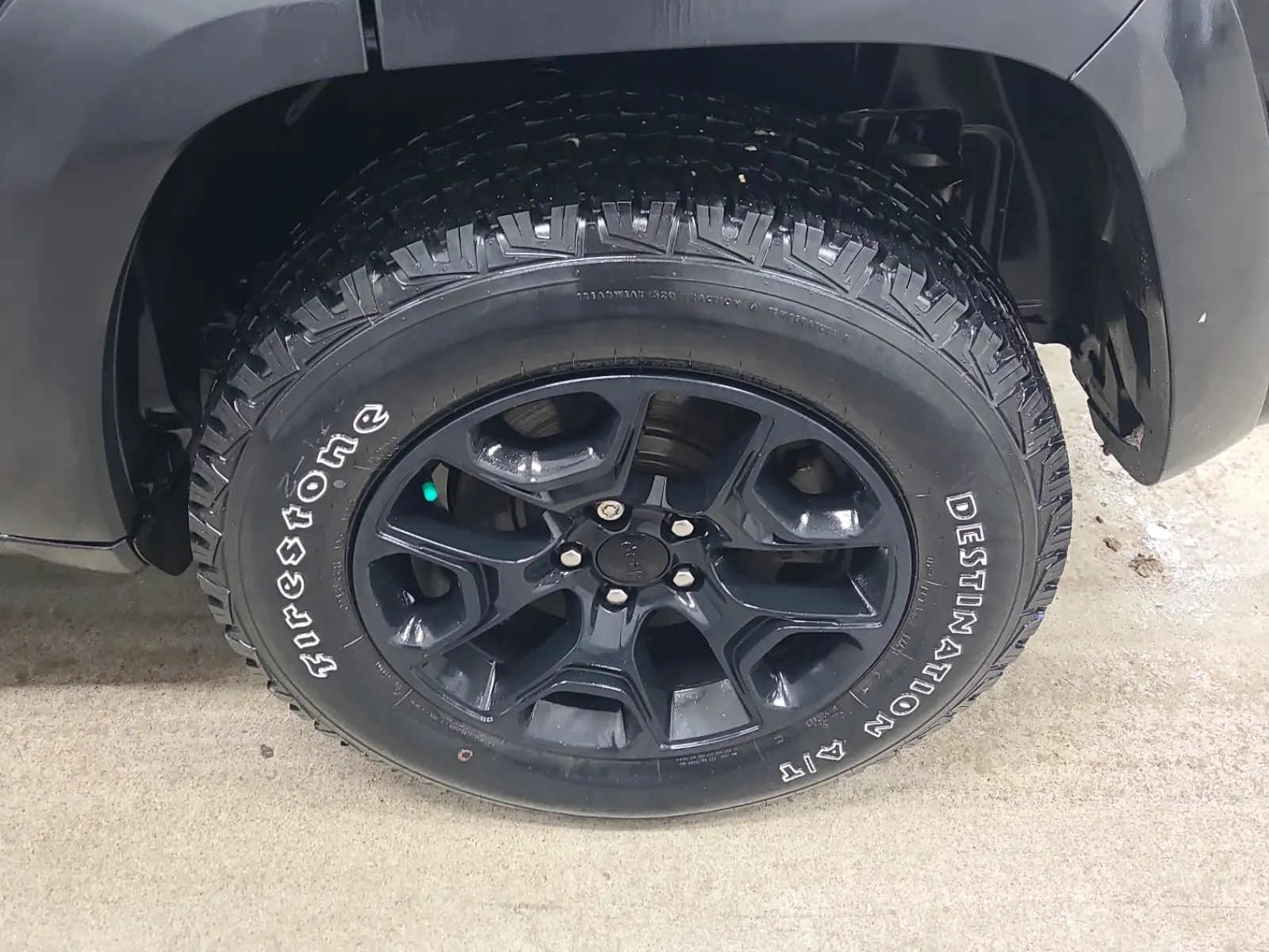 Left Rear Wheel/Tire Photo