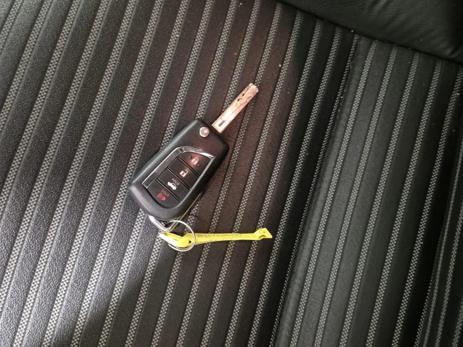 Keys/Fobs/Manual Photo