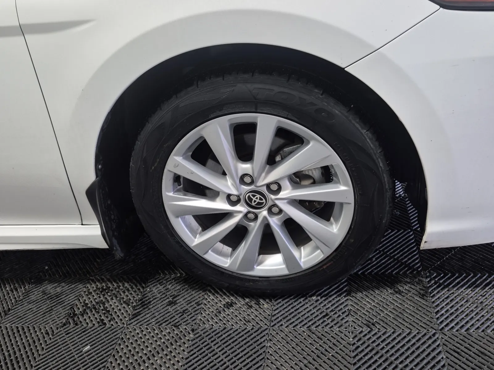 Right Front Wheel/Tire Photo