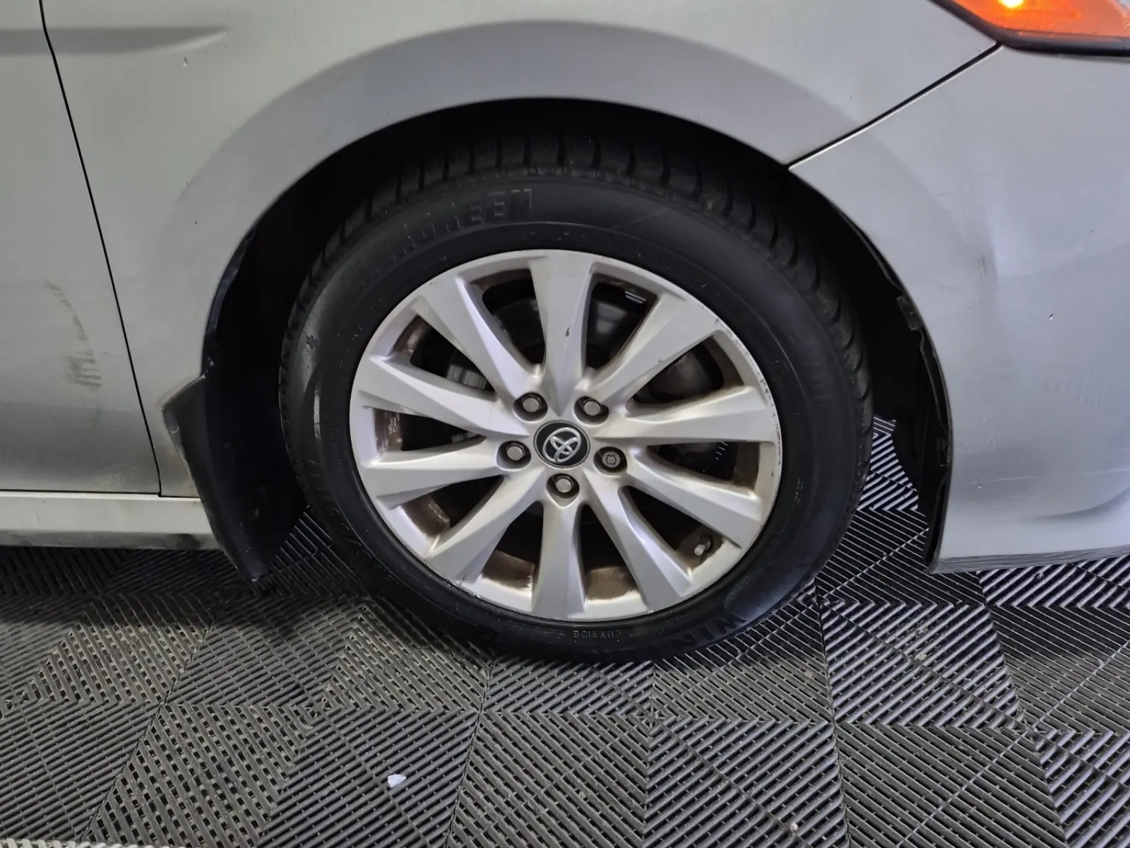 Right Front Wheel/Tire Photo
