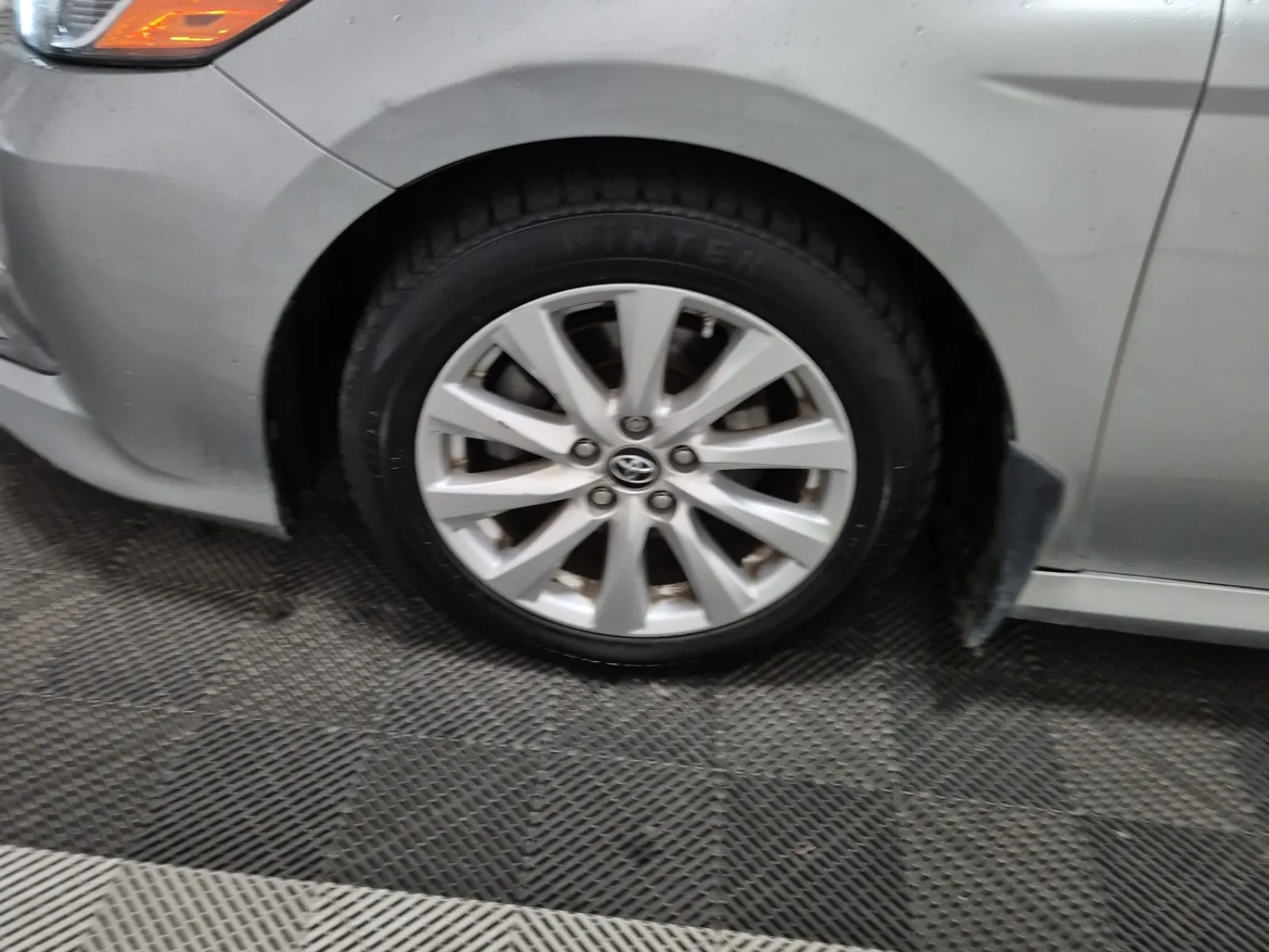 Front driver wheel/tire photo