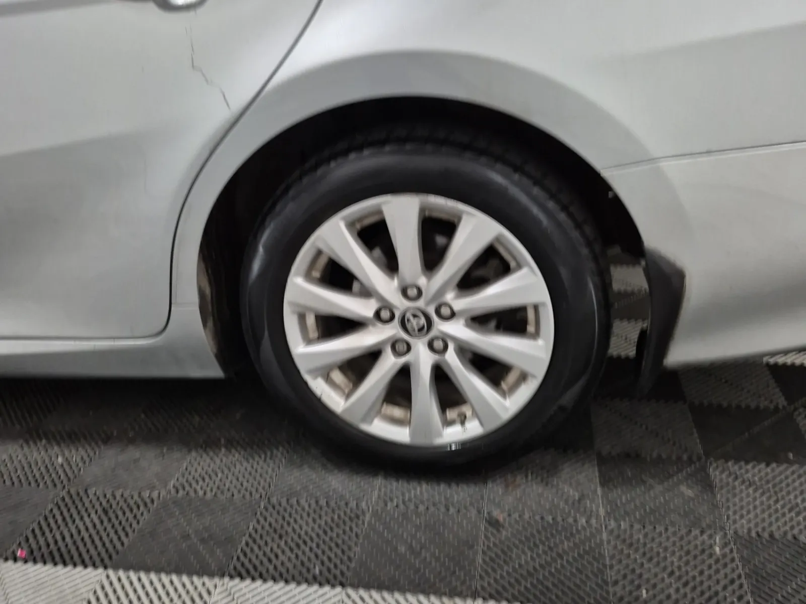 Left Rear Wheel/Tire Photo