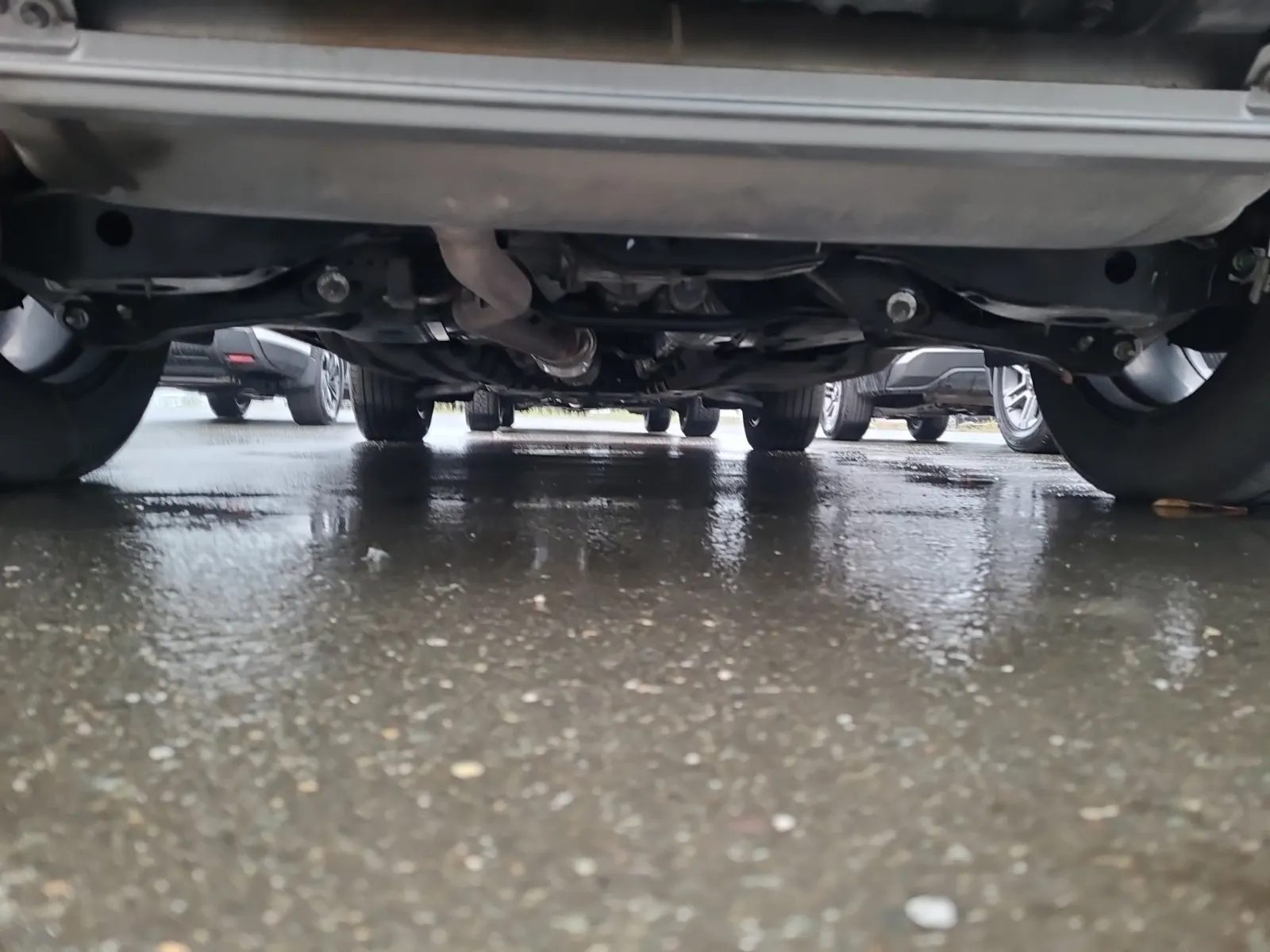 Undercarriage - Rear Photo