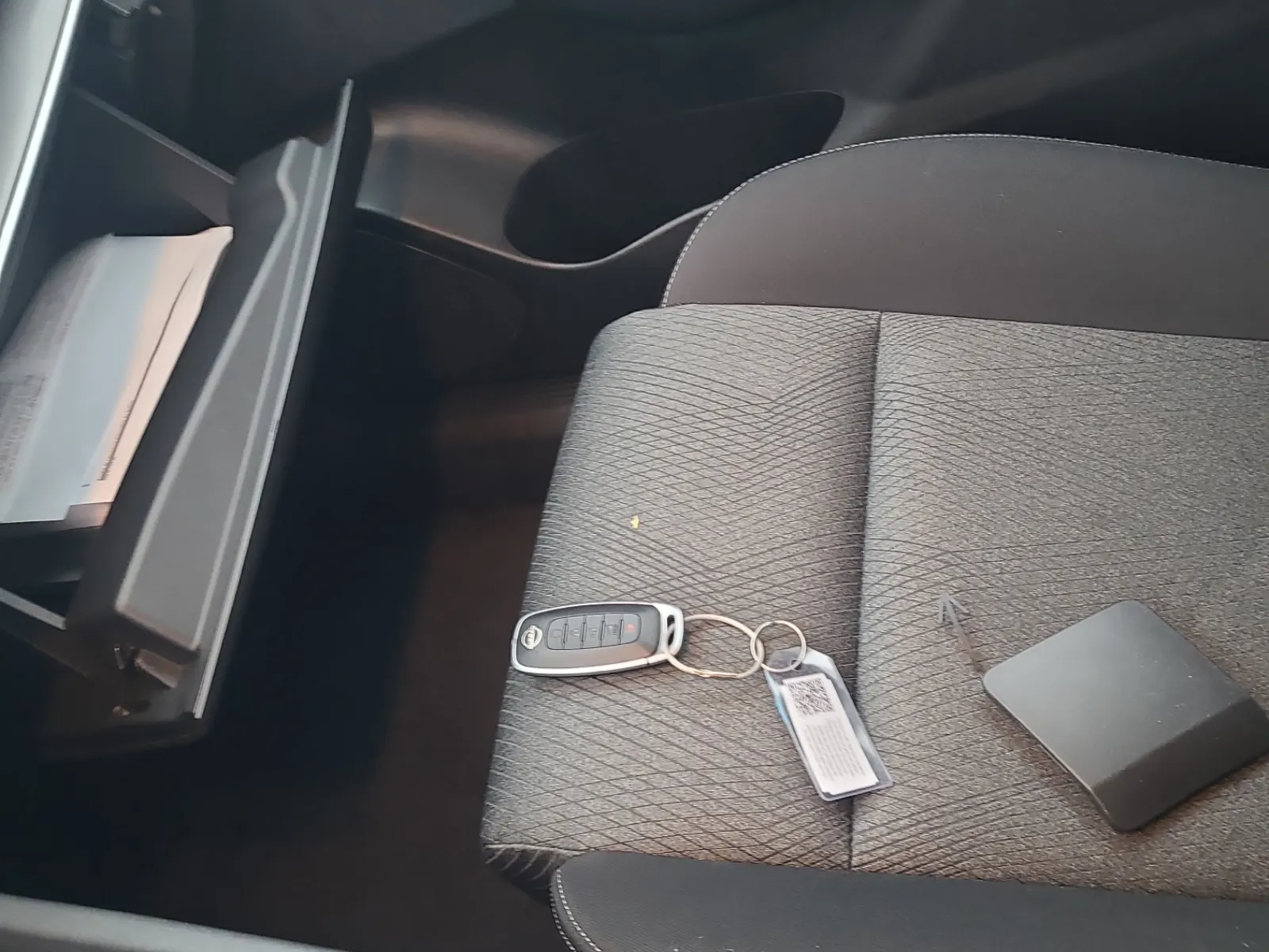 Keys/Fobs/Manual Photo