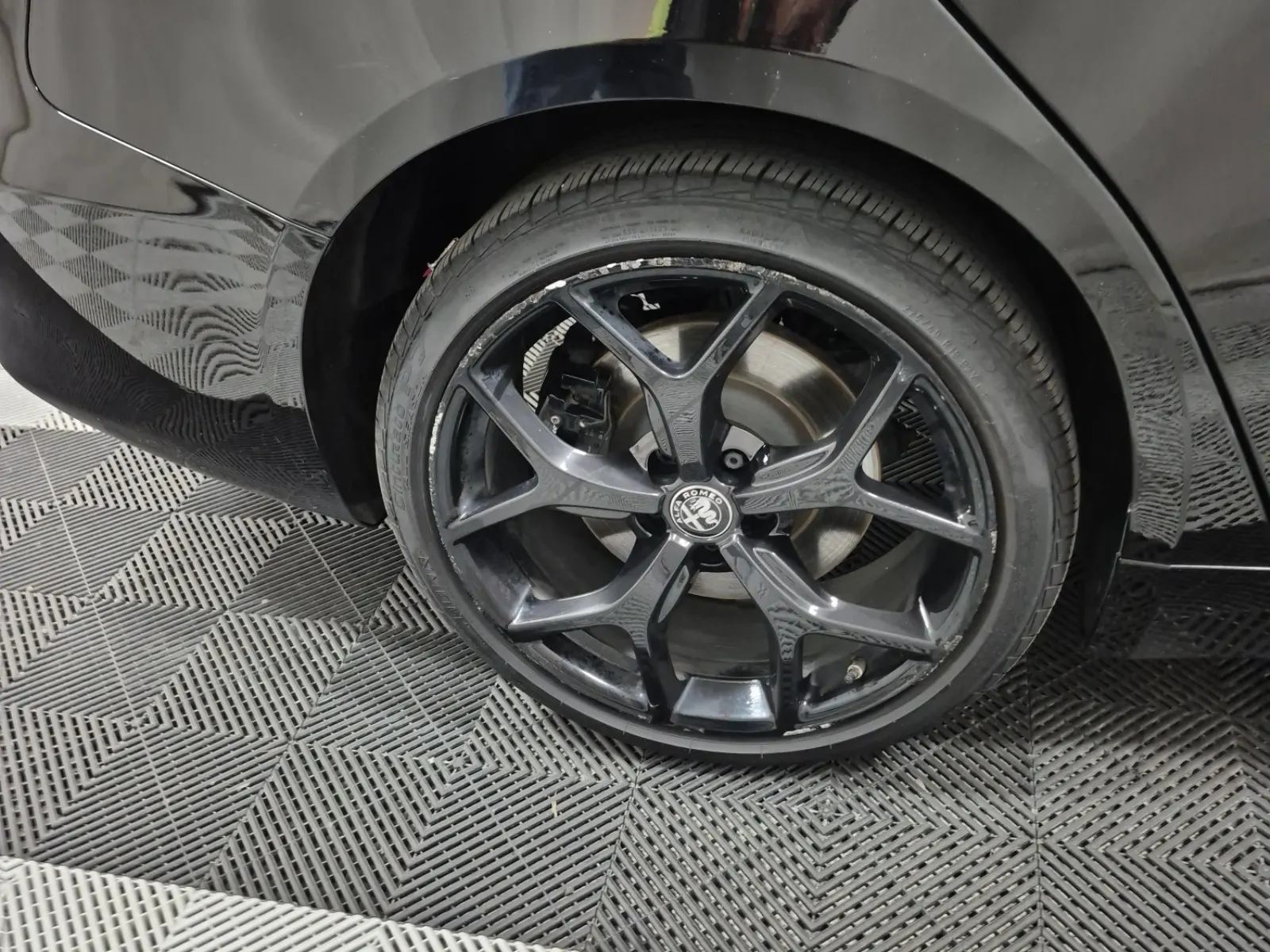 Right Rear Wheel/Tire Photo