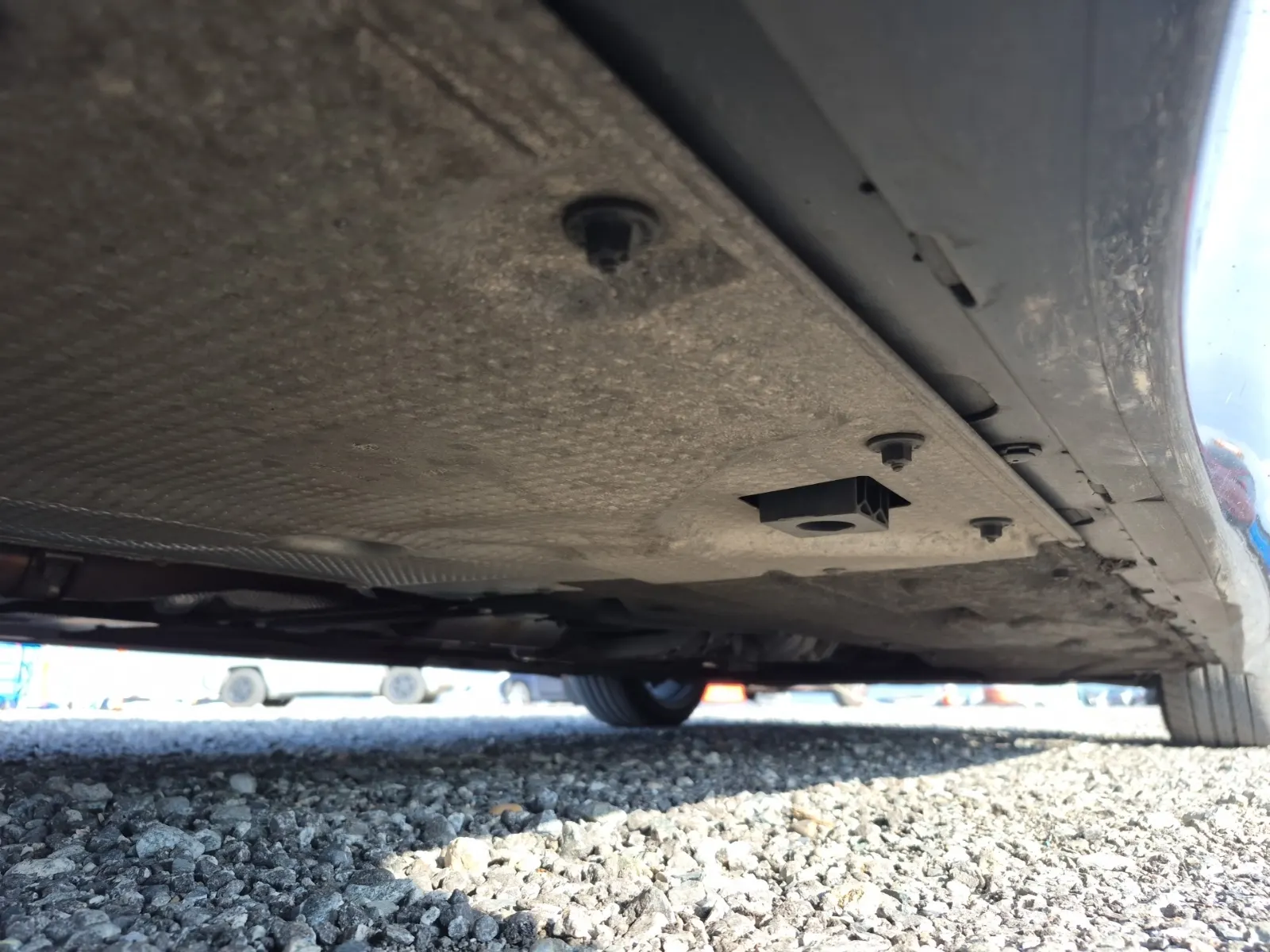 Undercarriage - Passenger Photo