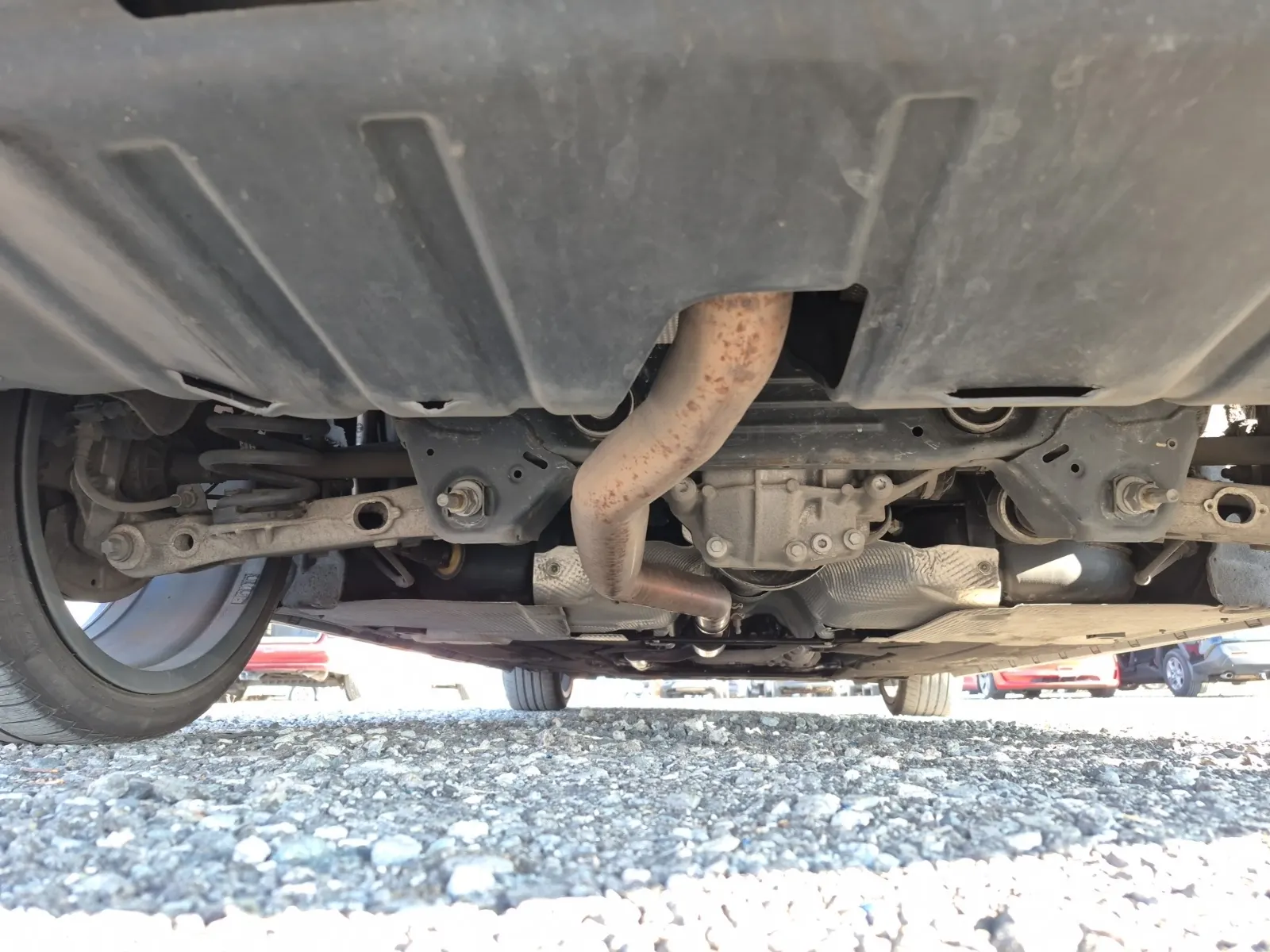 Undercarriage - Rear Photo