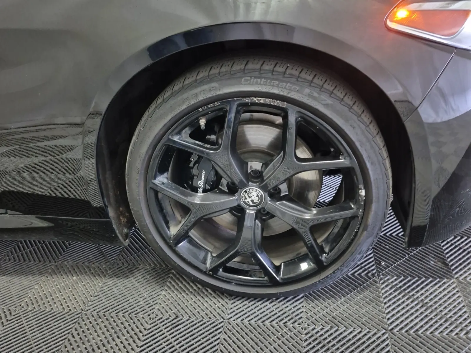 Right Front Wheel/Tire Photo