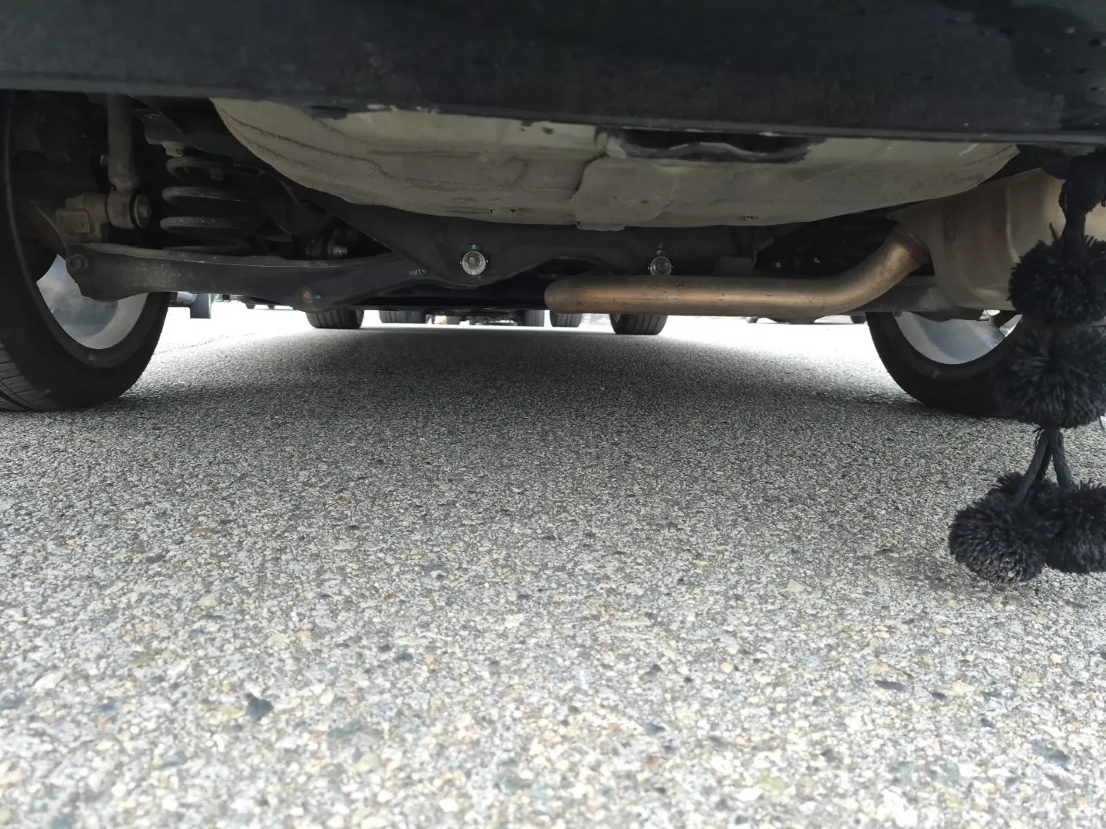 Undercarriage - Rear Photo