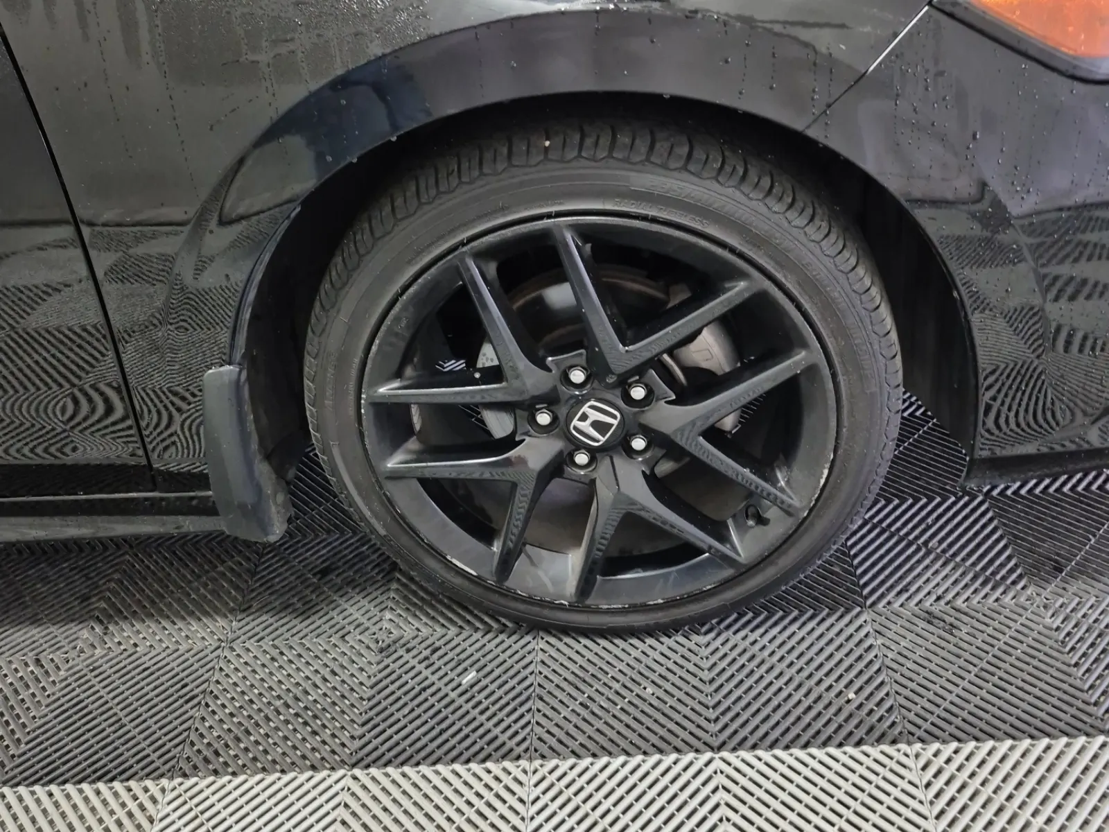 Right Front Wheel/Tire Photo