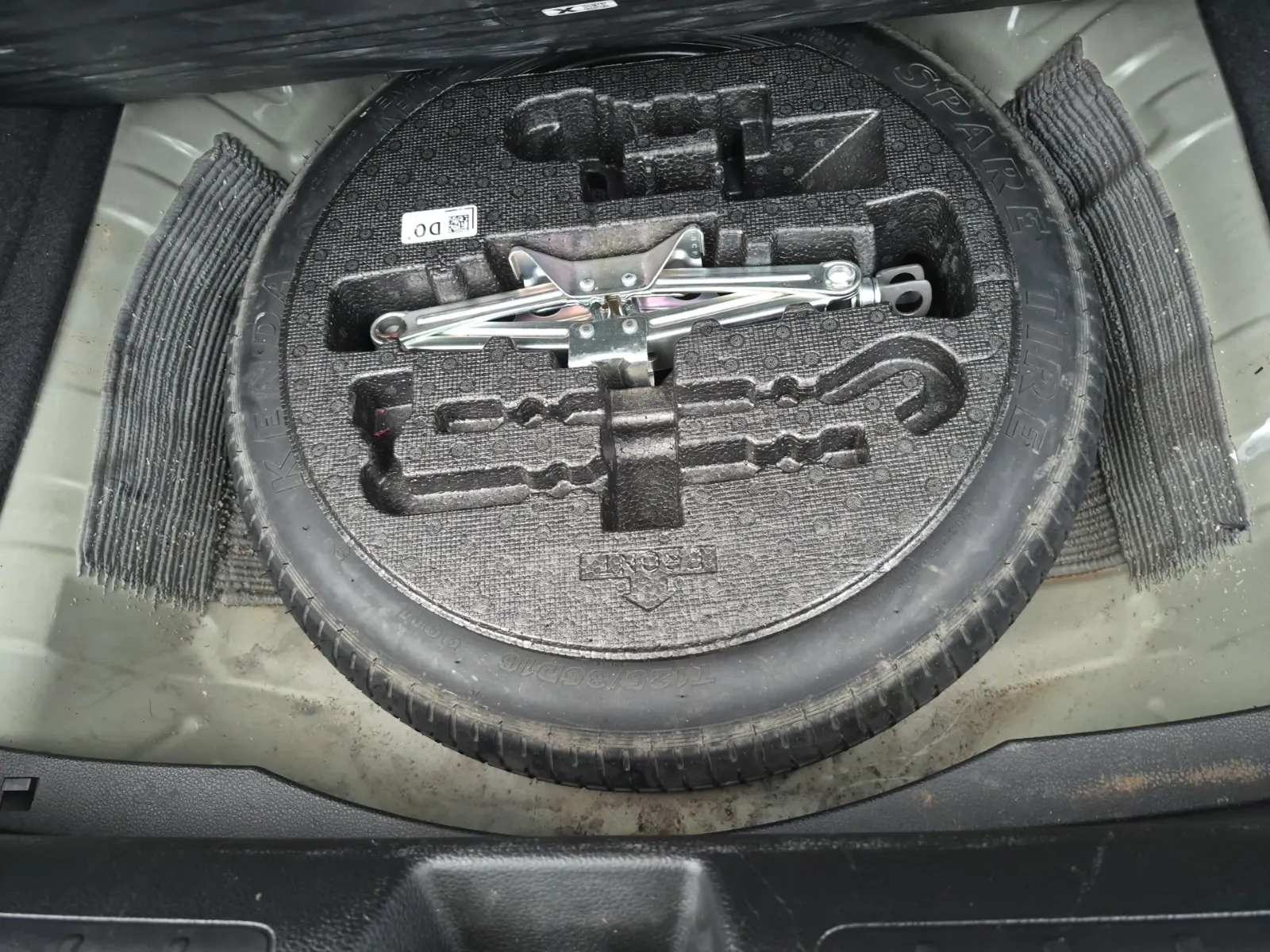 Spare Tire & Wheel Photo