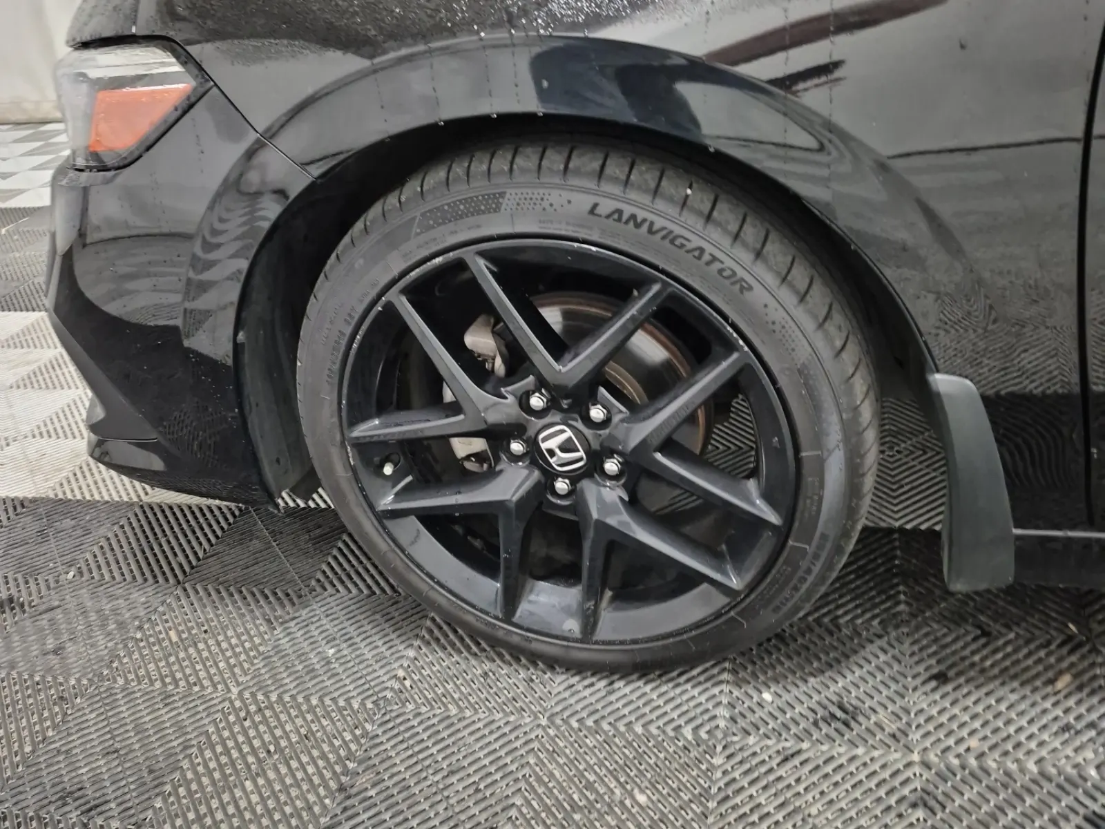 Front driver wheel/tire photo