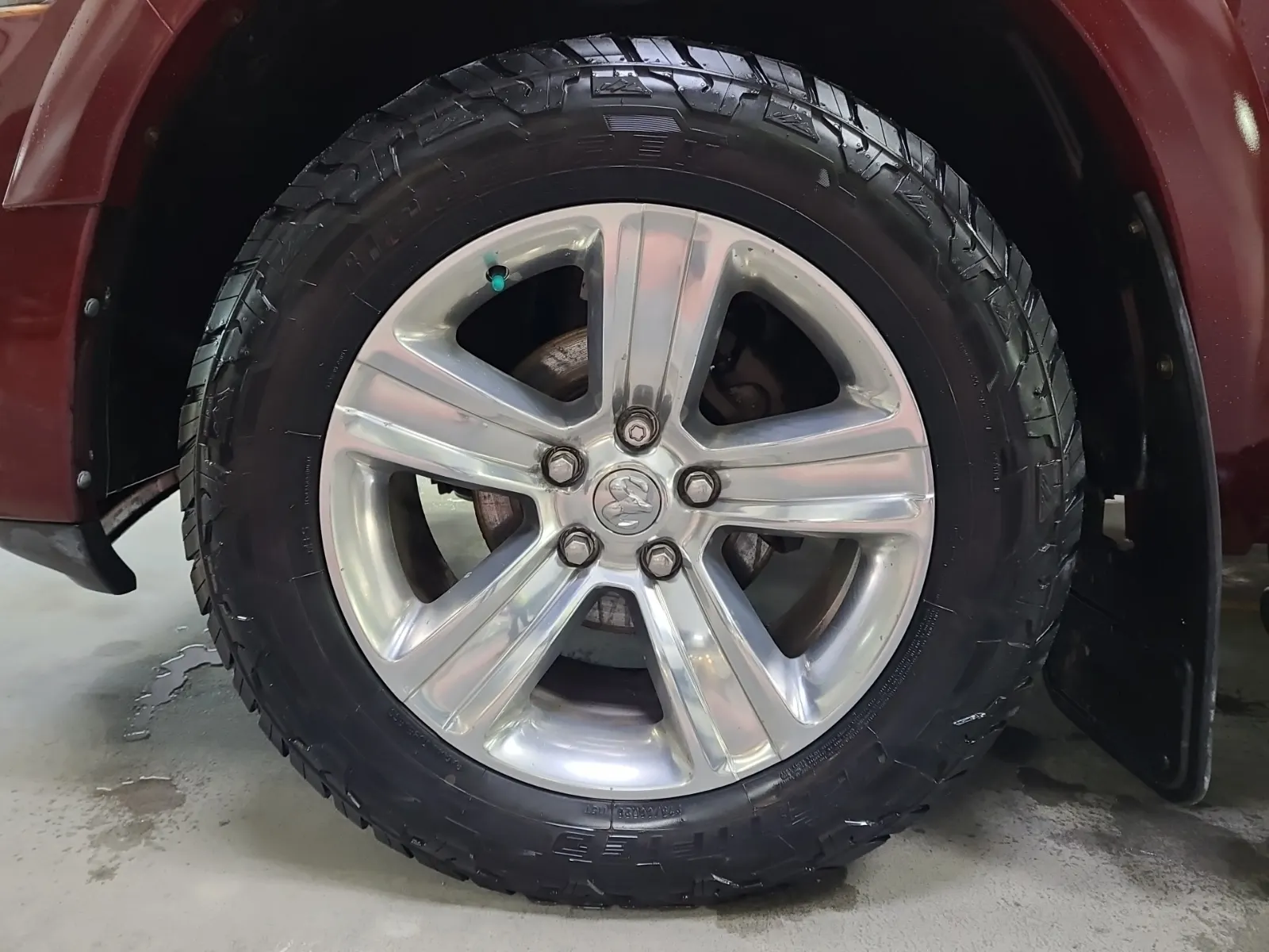 Front driver wheel/tire photo